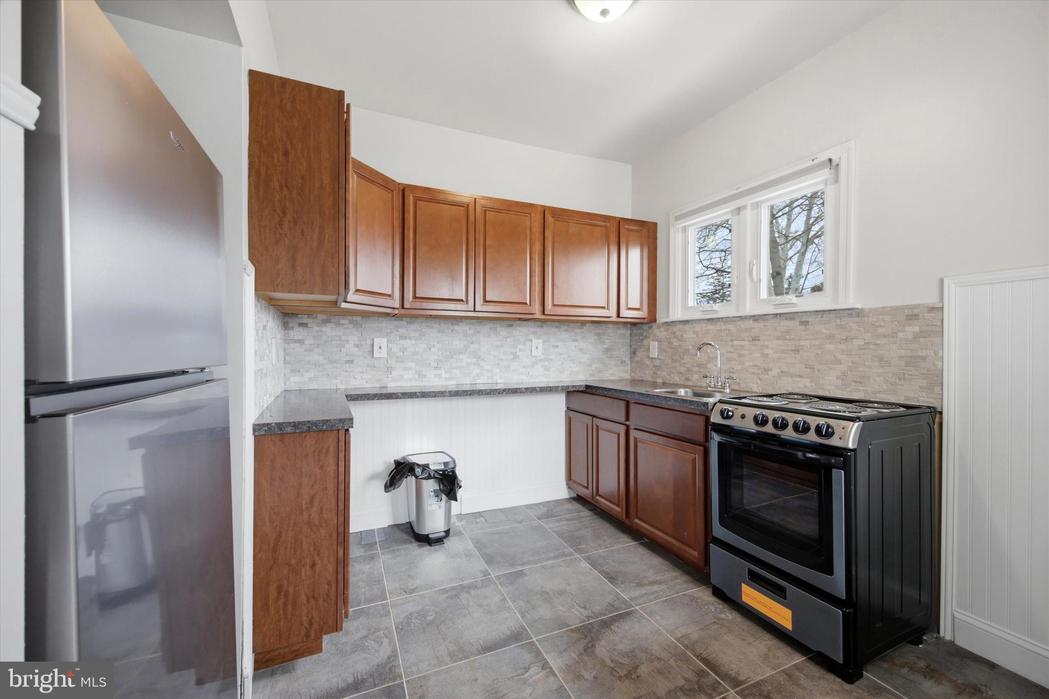 MANOA - Commercial Sale