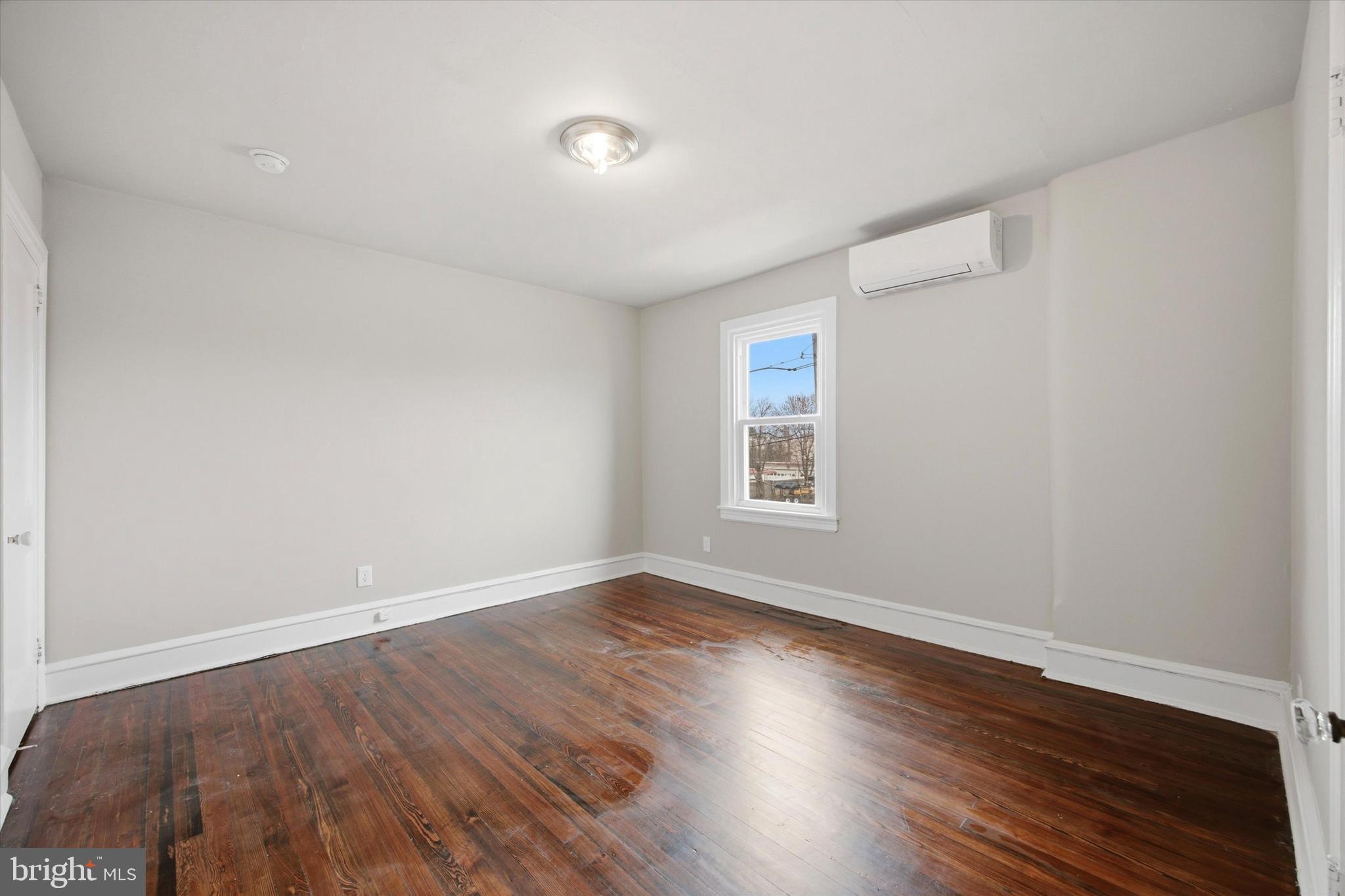 MANOA - Commercial Sale