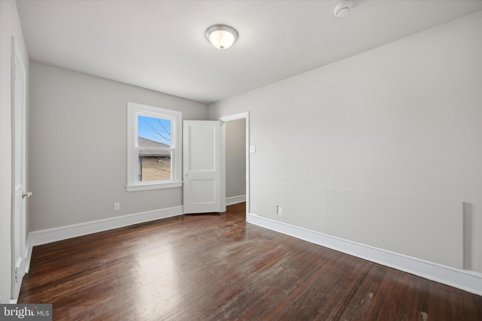 MANOA - Commercial Sale