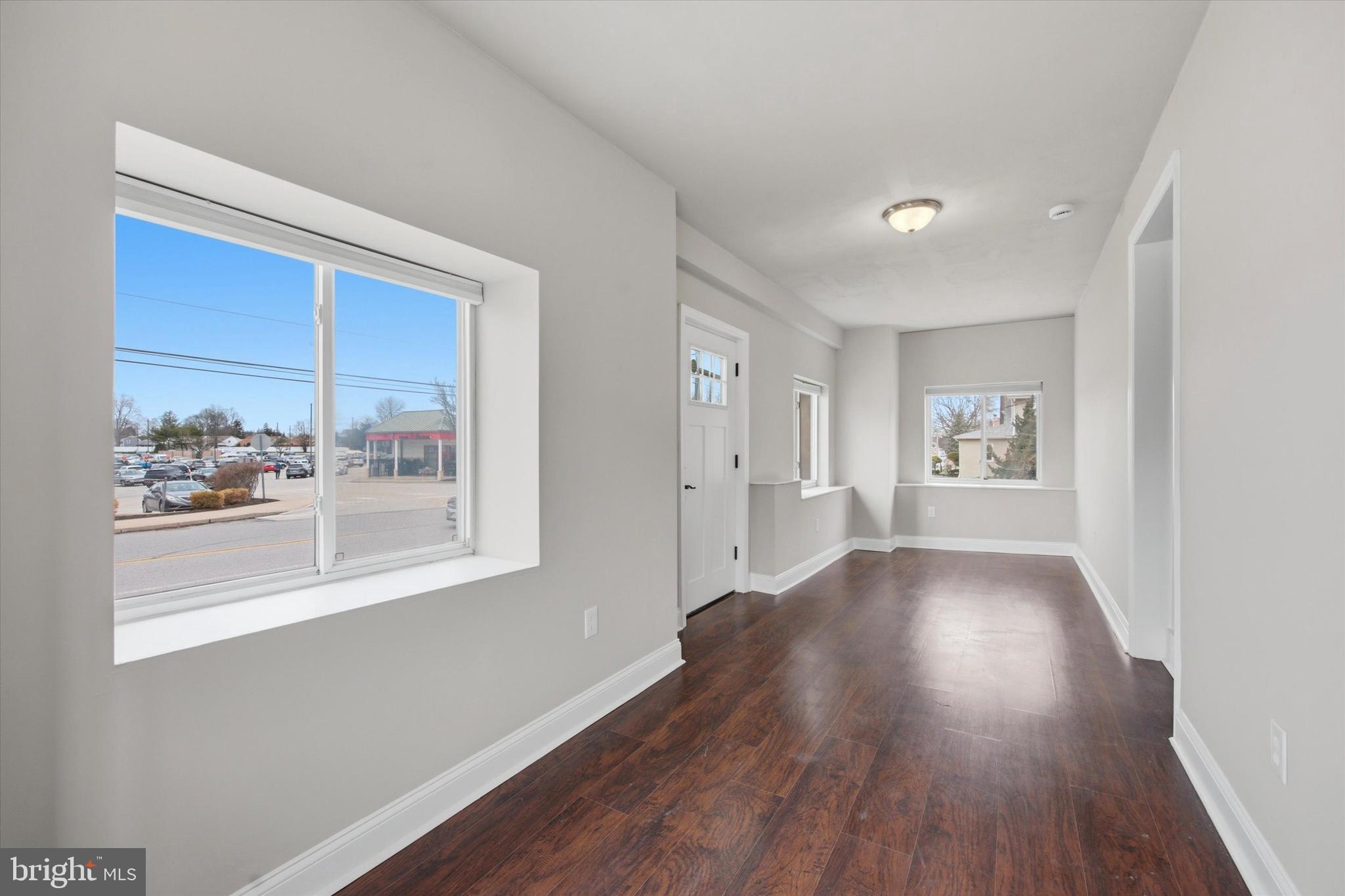 MANOA - Commercial Sale