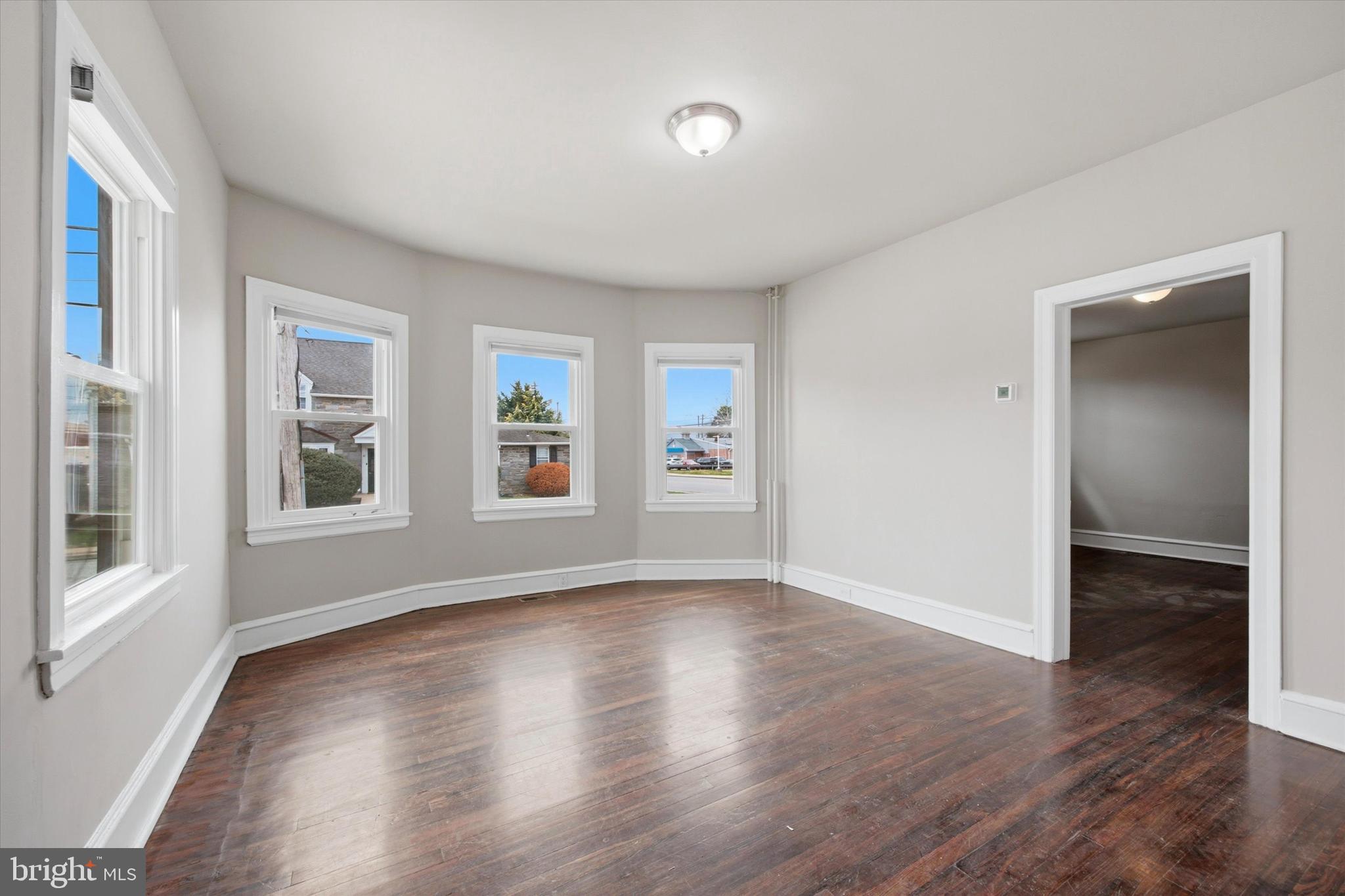 MANOA - Commercial Sale