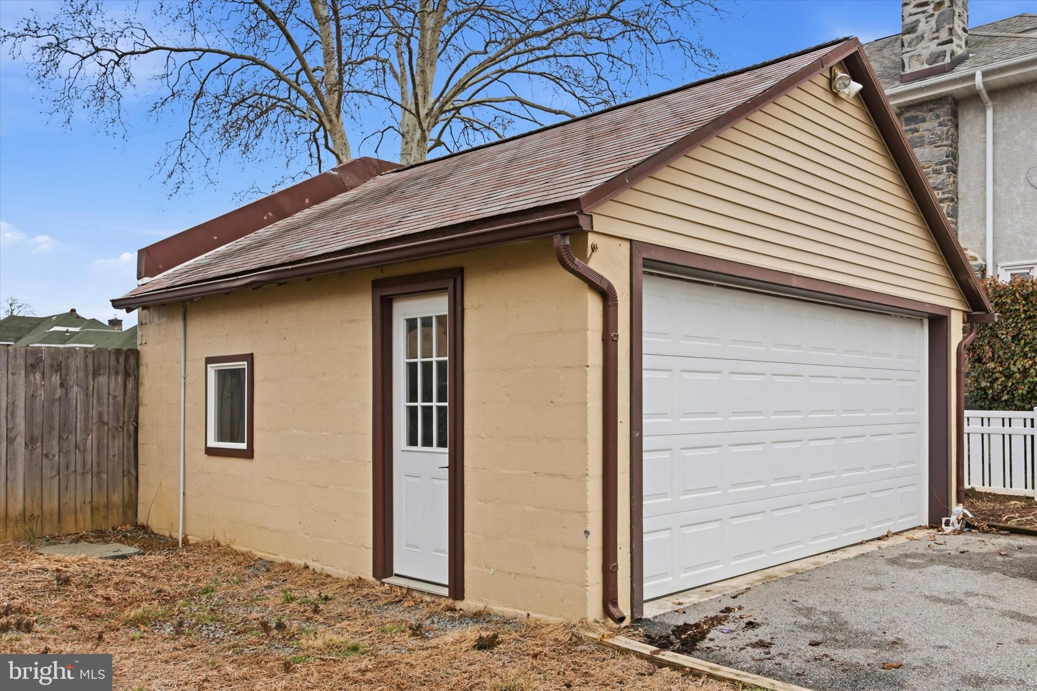 MANOA - Commercial Sale