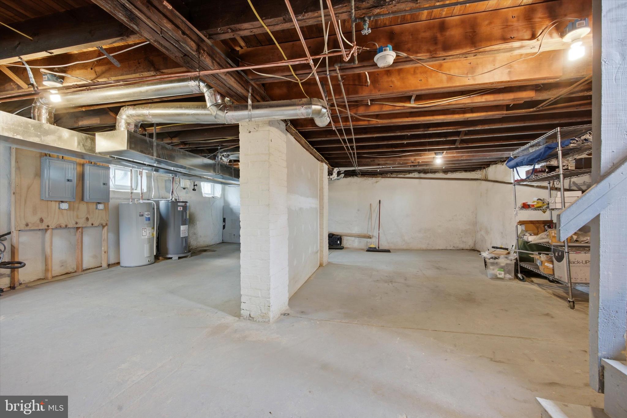 MANOA - Commercial Sale