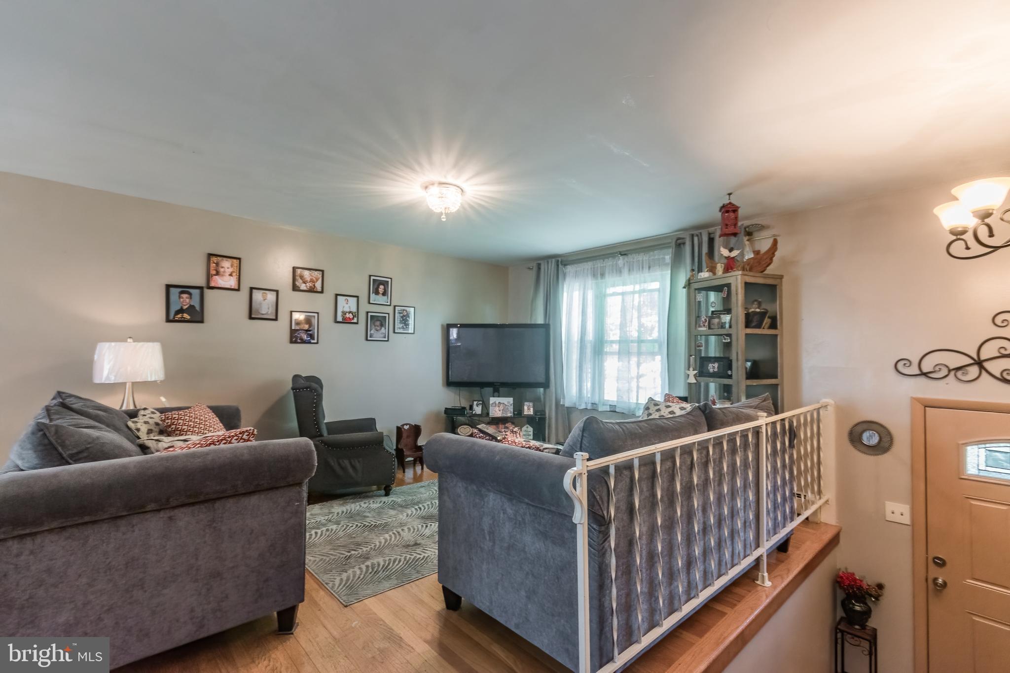 MOUNTAIN VIEW ACRES - Residential