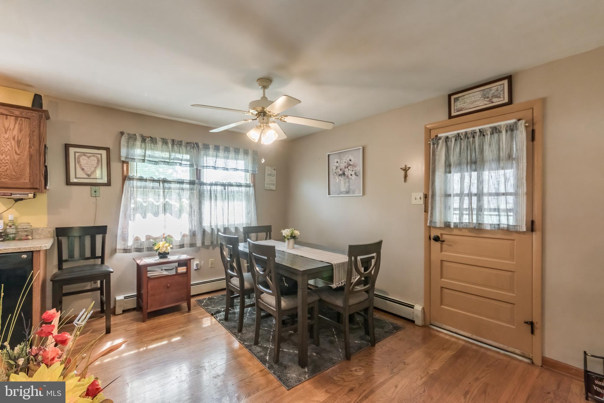 MOUNTAIN VIEW ACRES - Residential