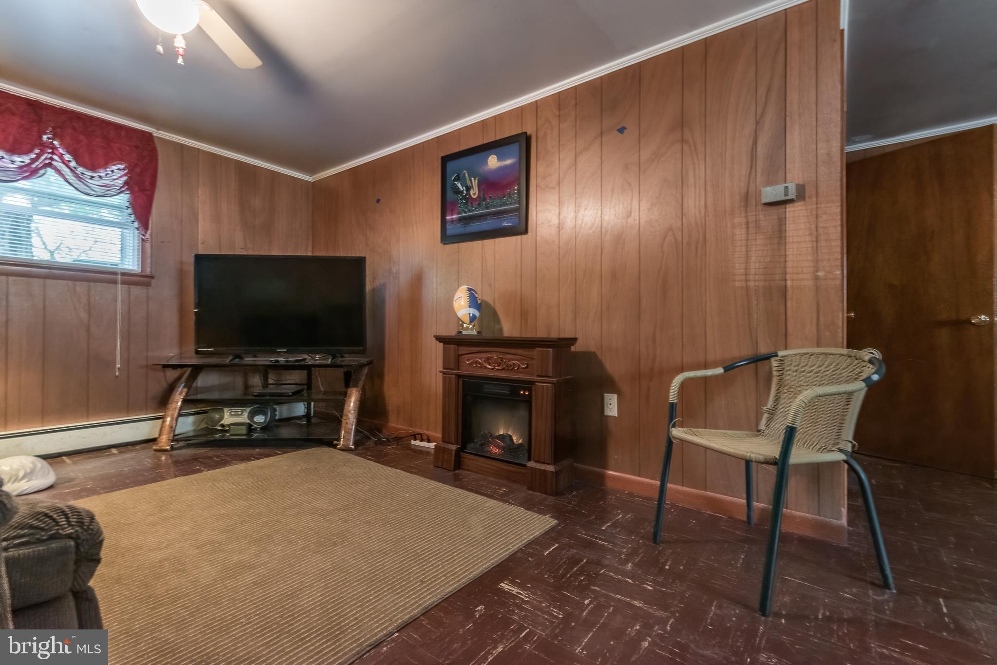 MOUNTAIN VIEW ACRES - Residential