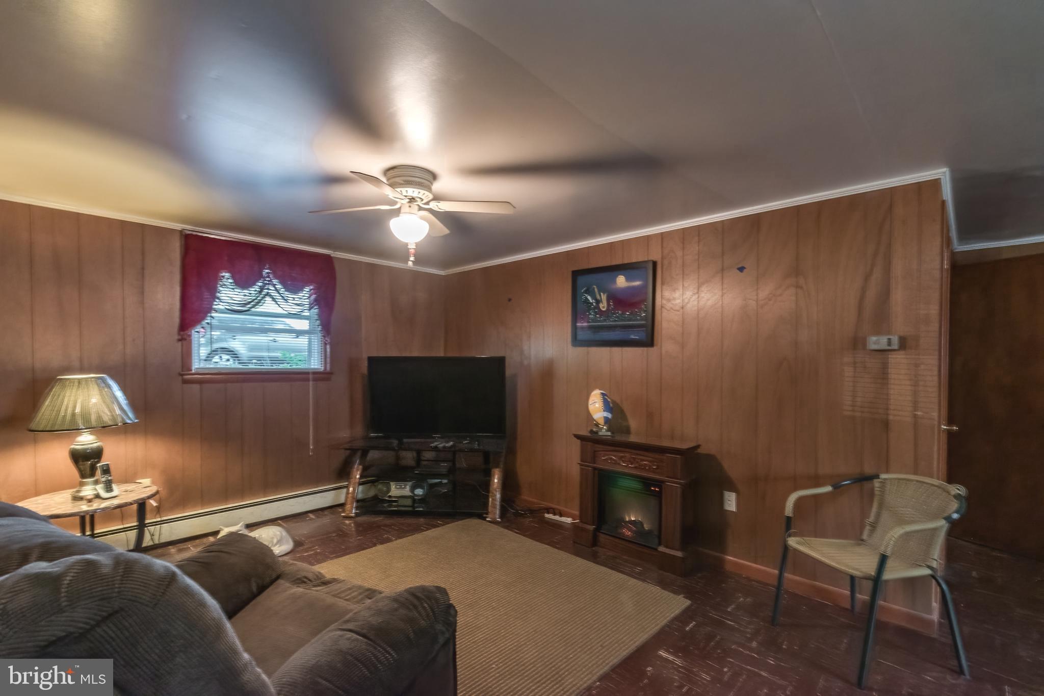 MOUNTAIN VIEW ACRES - Residential