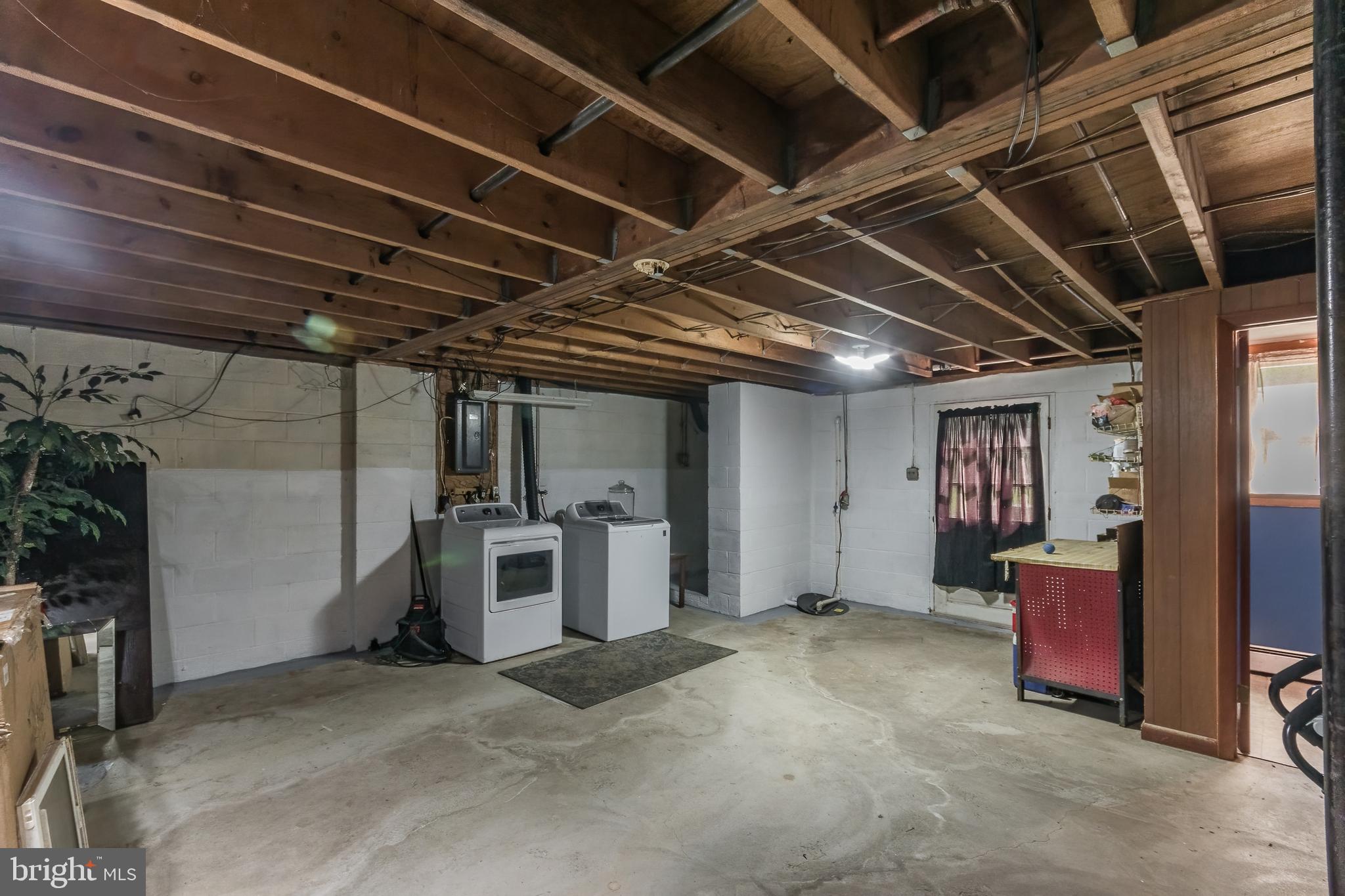 MOUNTAIN VIEW ACRES - Residential