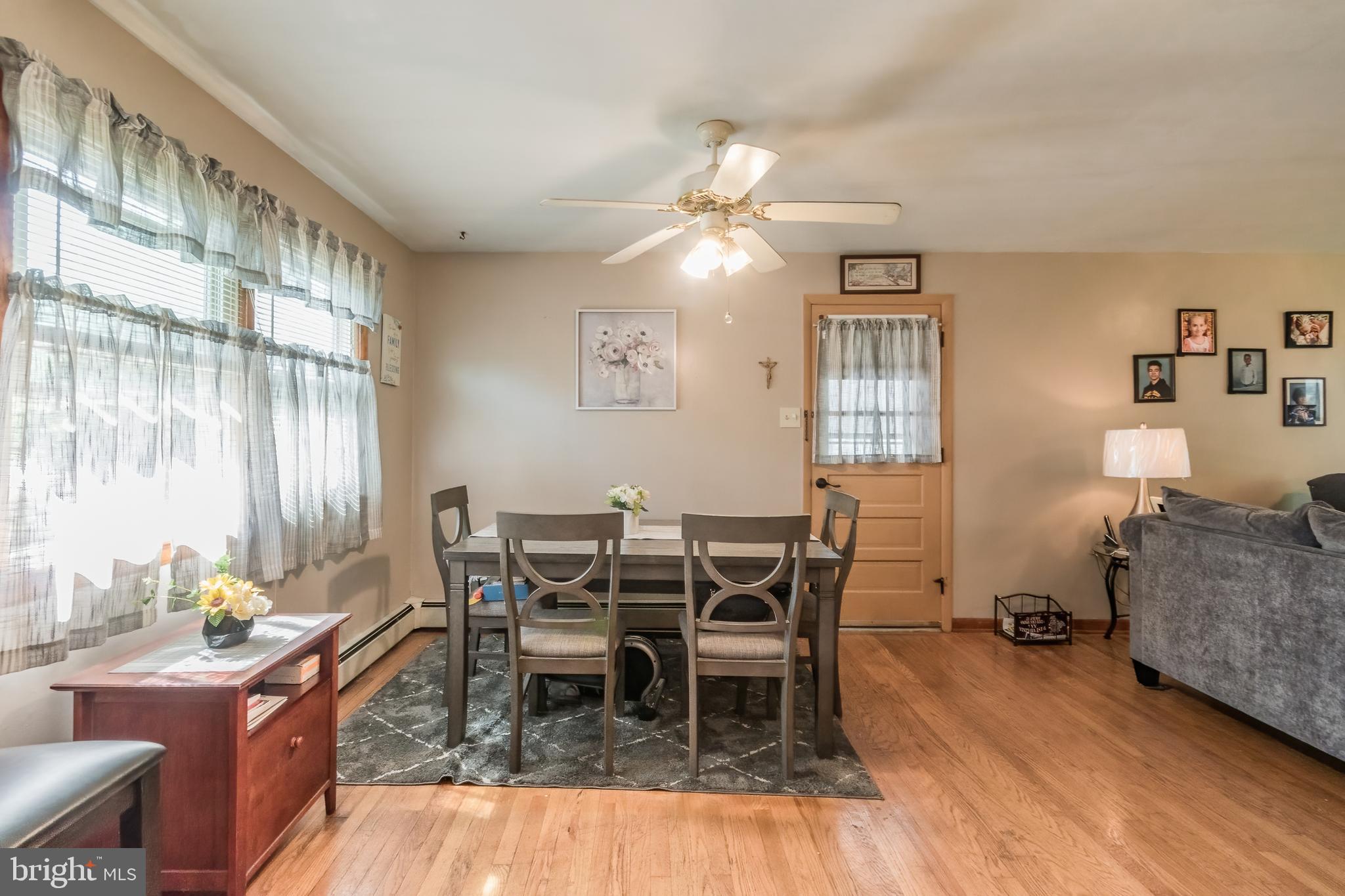 MOUNTAIN VIEW ACRES - Residential