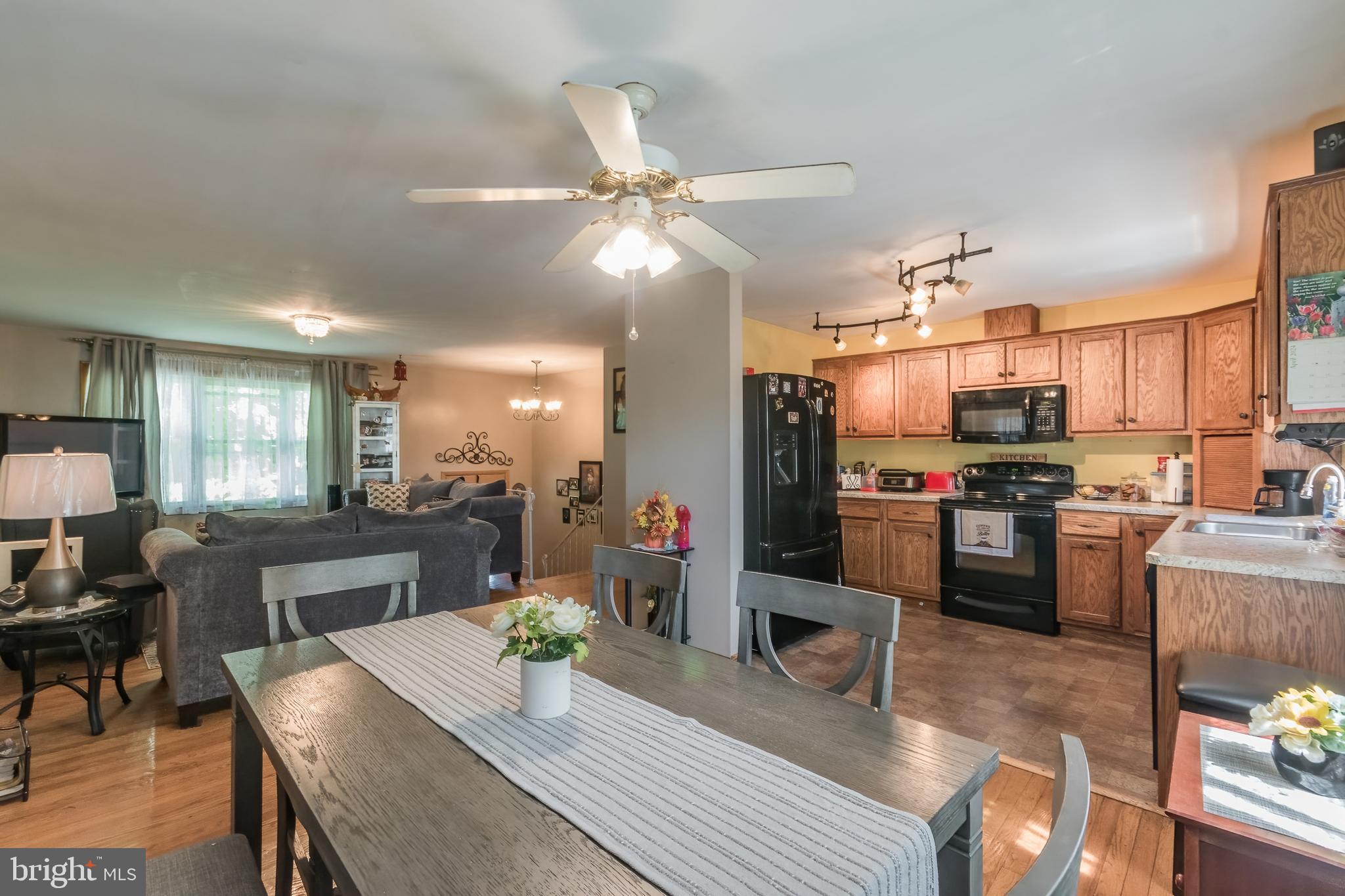 MOUNTAIN VIEW ACRES - Residential