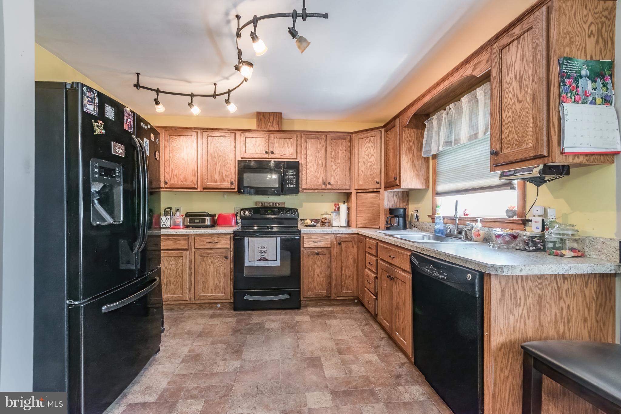 MOUNTAIN VIEW ACRES - Residential