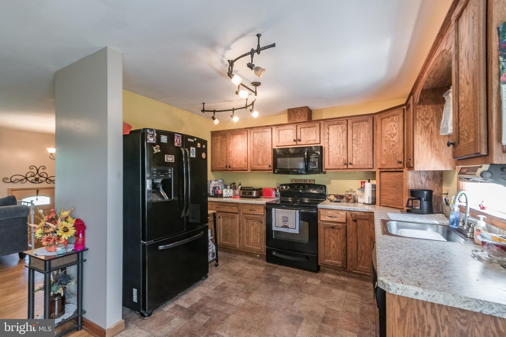 MOUNTAIN VIEW ACRES - Residential