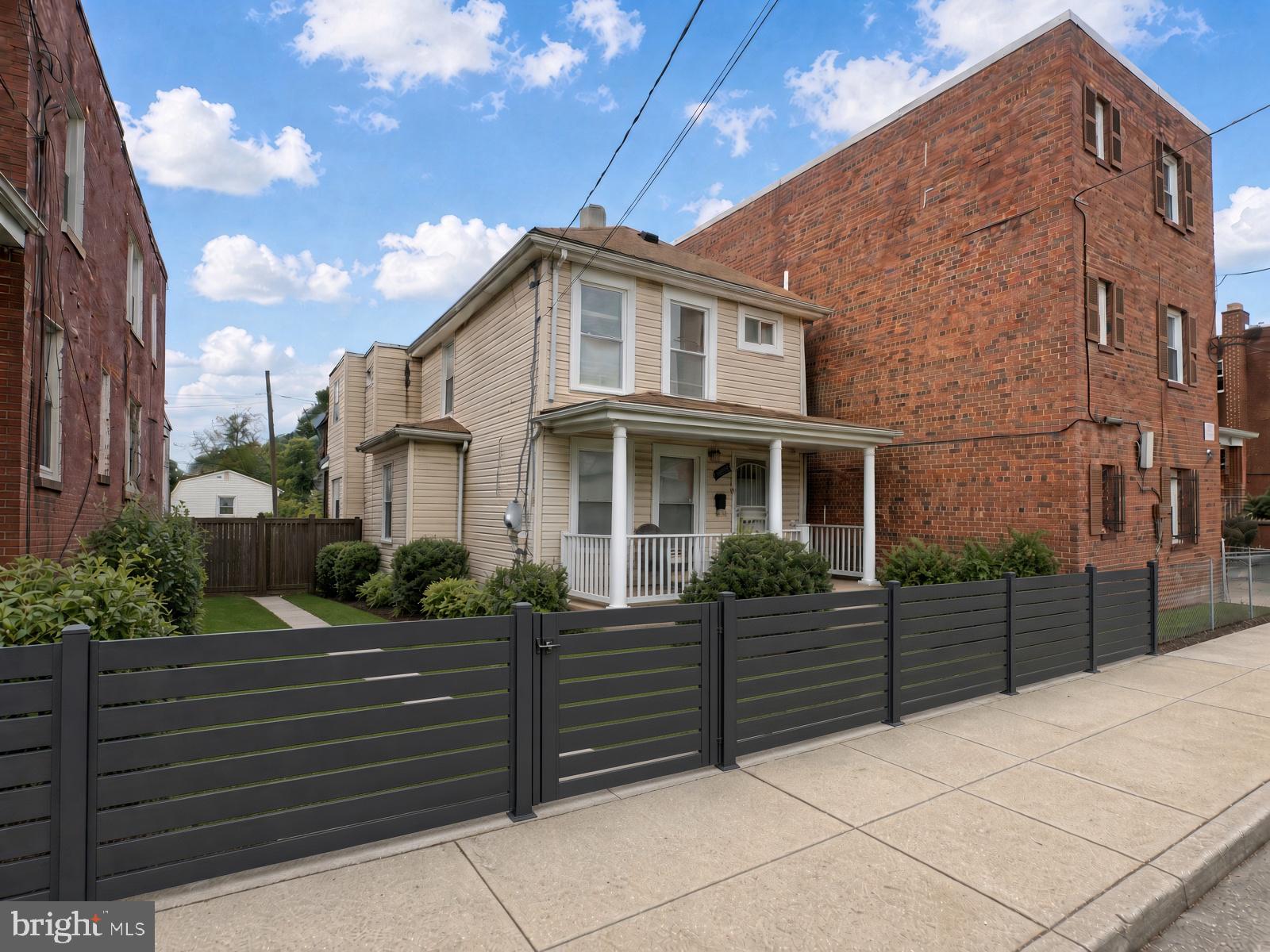 1018 45TH STREET NE
