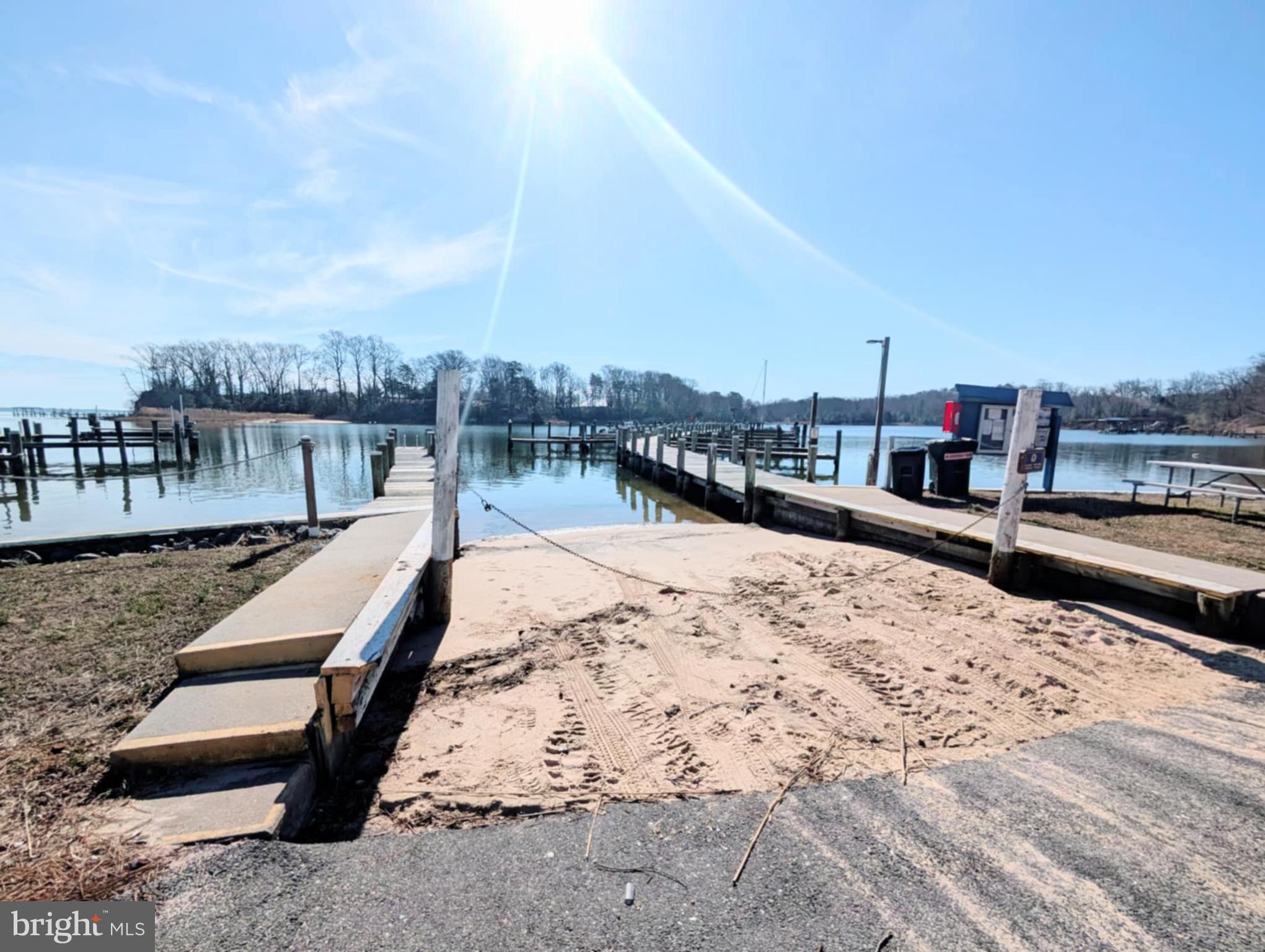 STRATFORD HARBOUR - Land