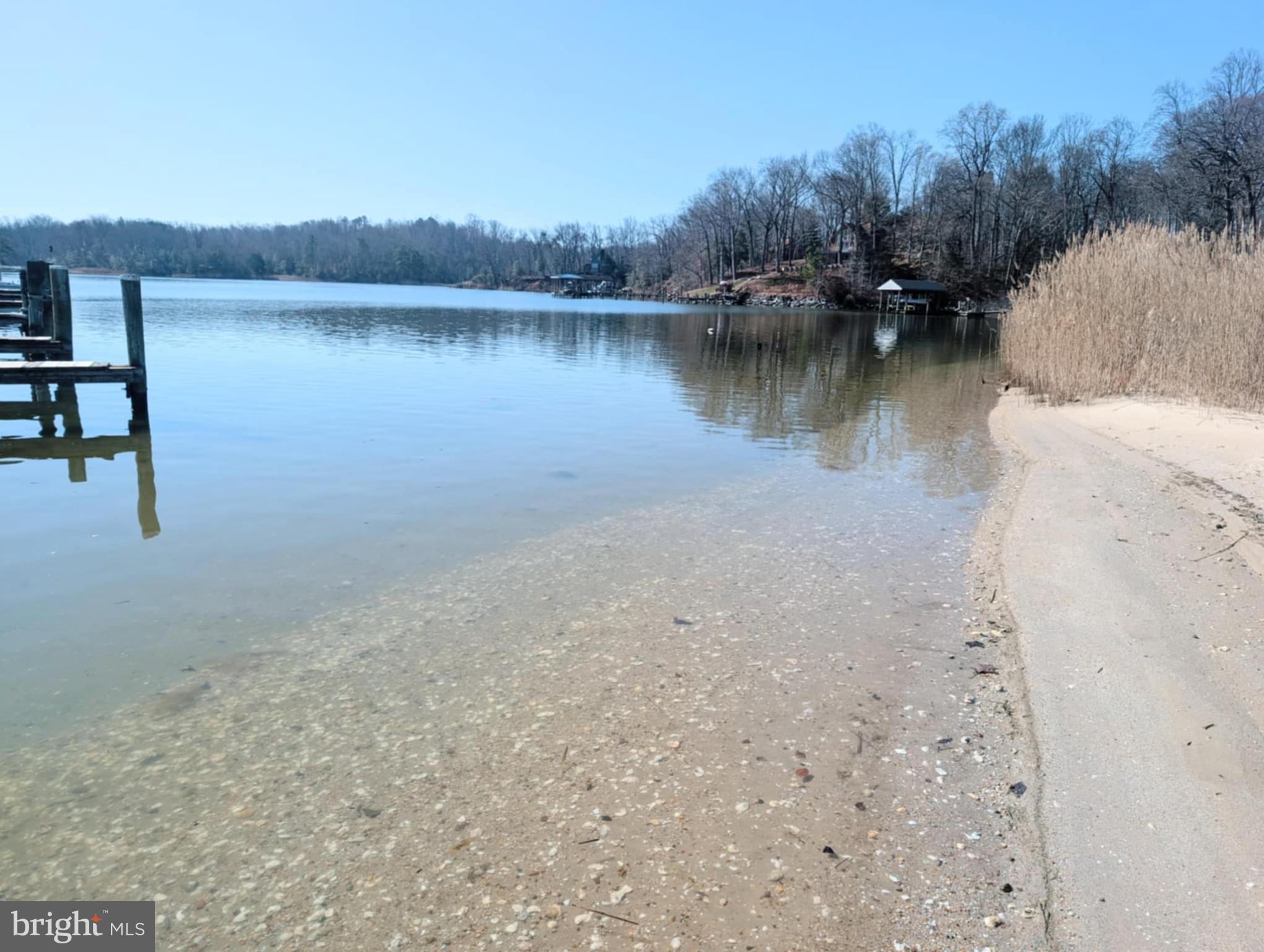 STRATFORD HARBOUR - Land