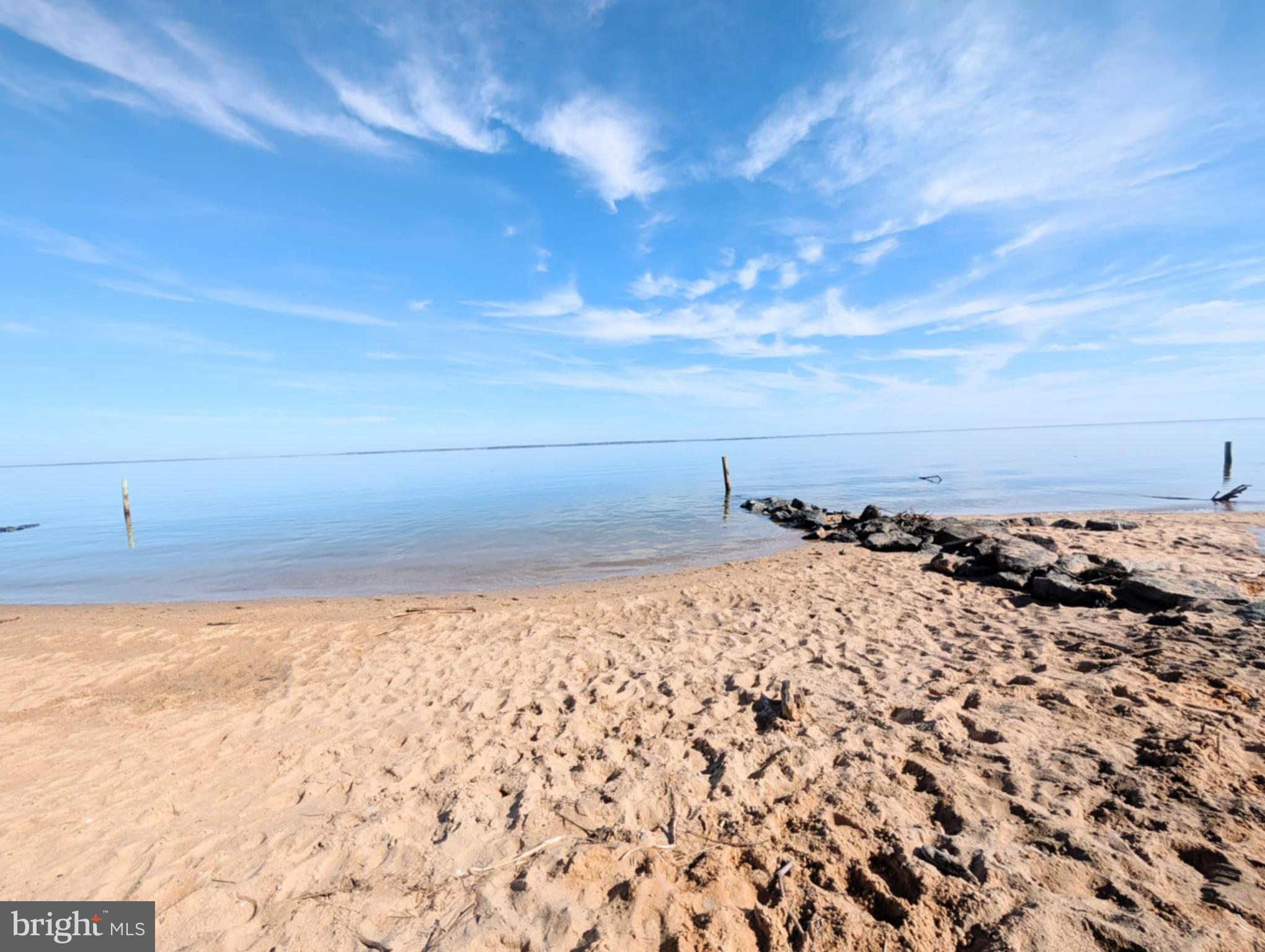 STRATFORD HARBOUR - Land