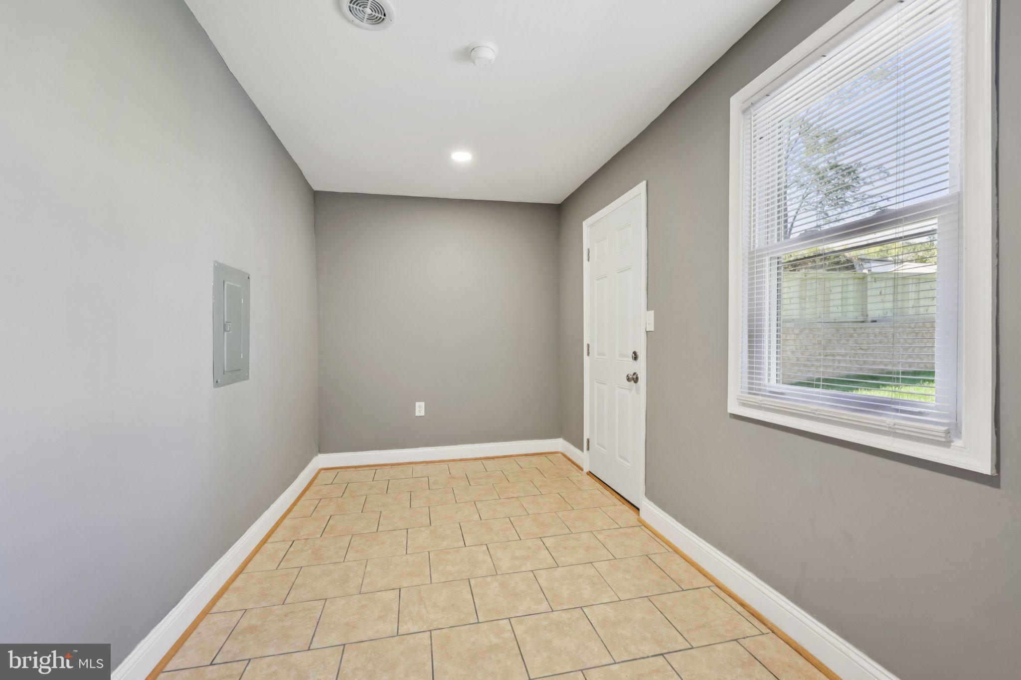 JEFFERSON MANOR - Residential