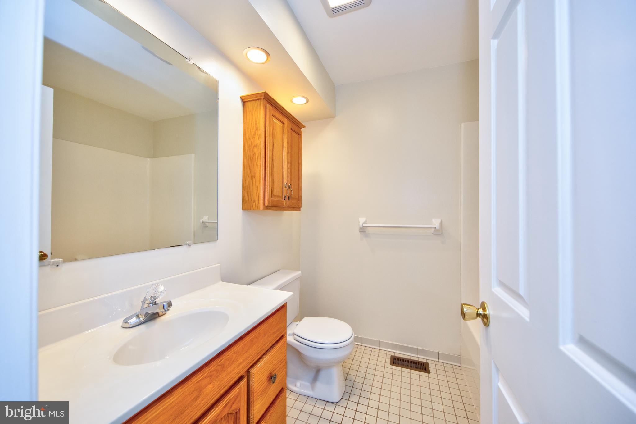 KENMORE SQUARE - Residential