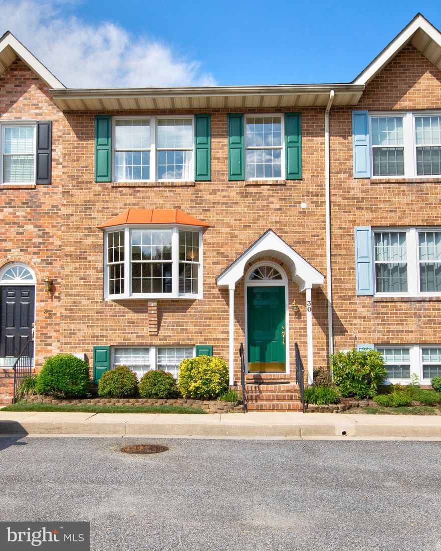 WELL MAINTAINED BY ORIGINAL OWNERS.LISTED AND SOLD SIMULTANEOUSLY.