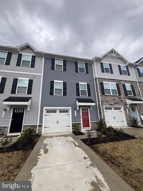 Townhouse For Sale - 7222 Senate Way<br/> RUTHER GLEN, VA 22546