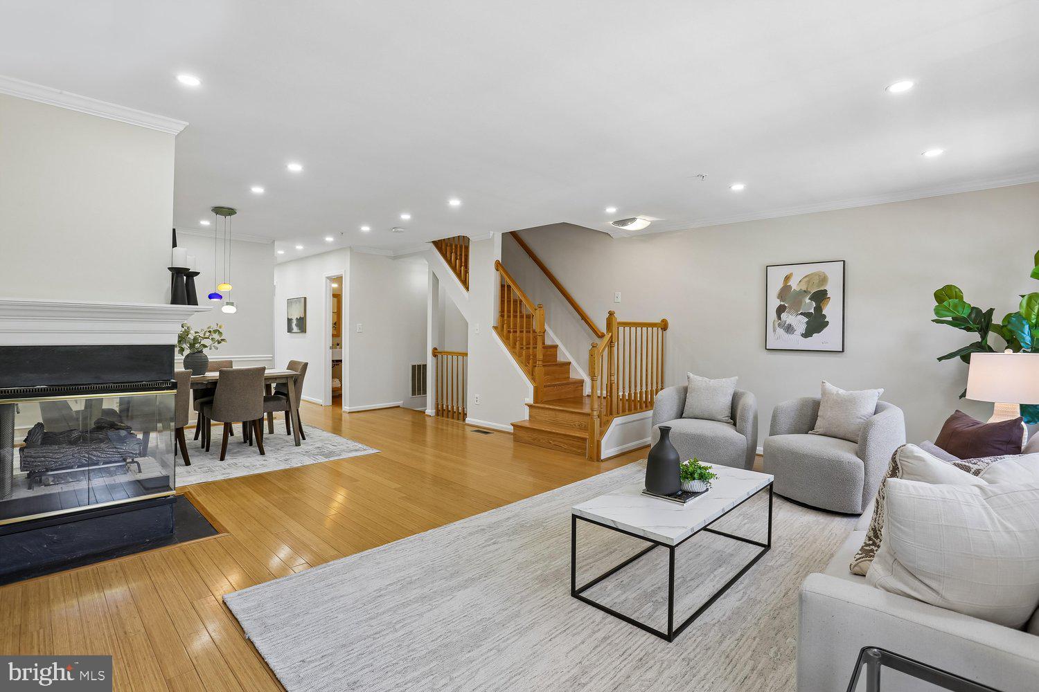 536 TSCHIFFELY SQUARE ROAD