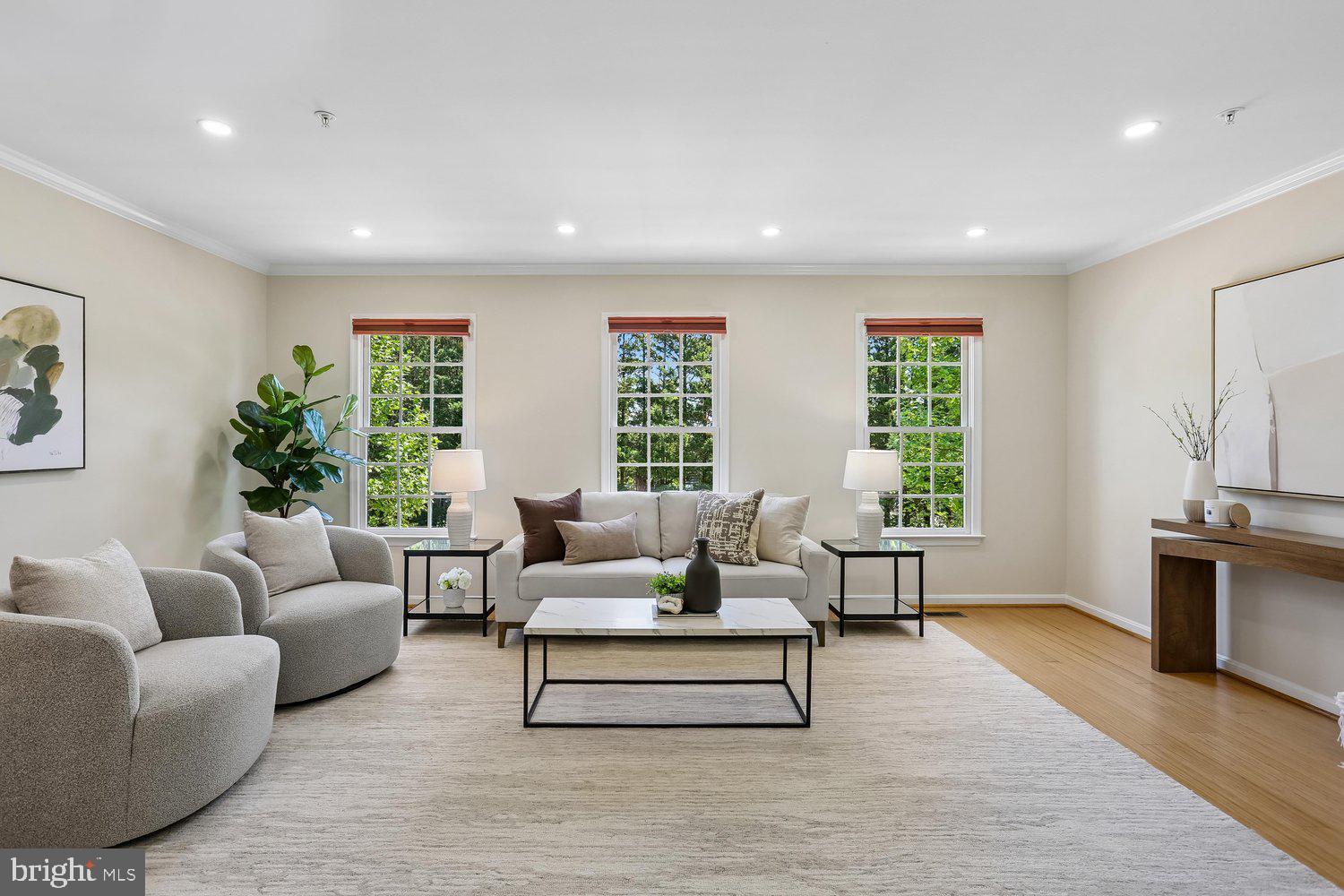 536 TSCHIFFELY SQUARE ROAD