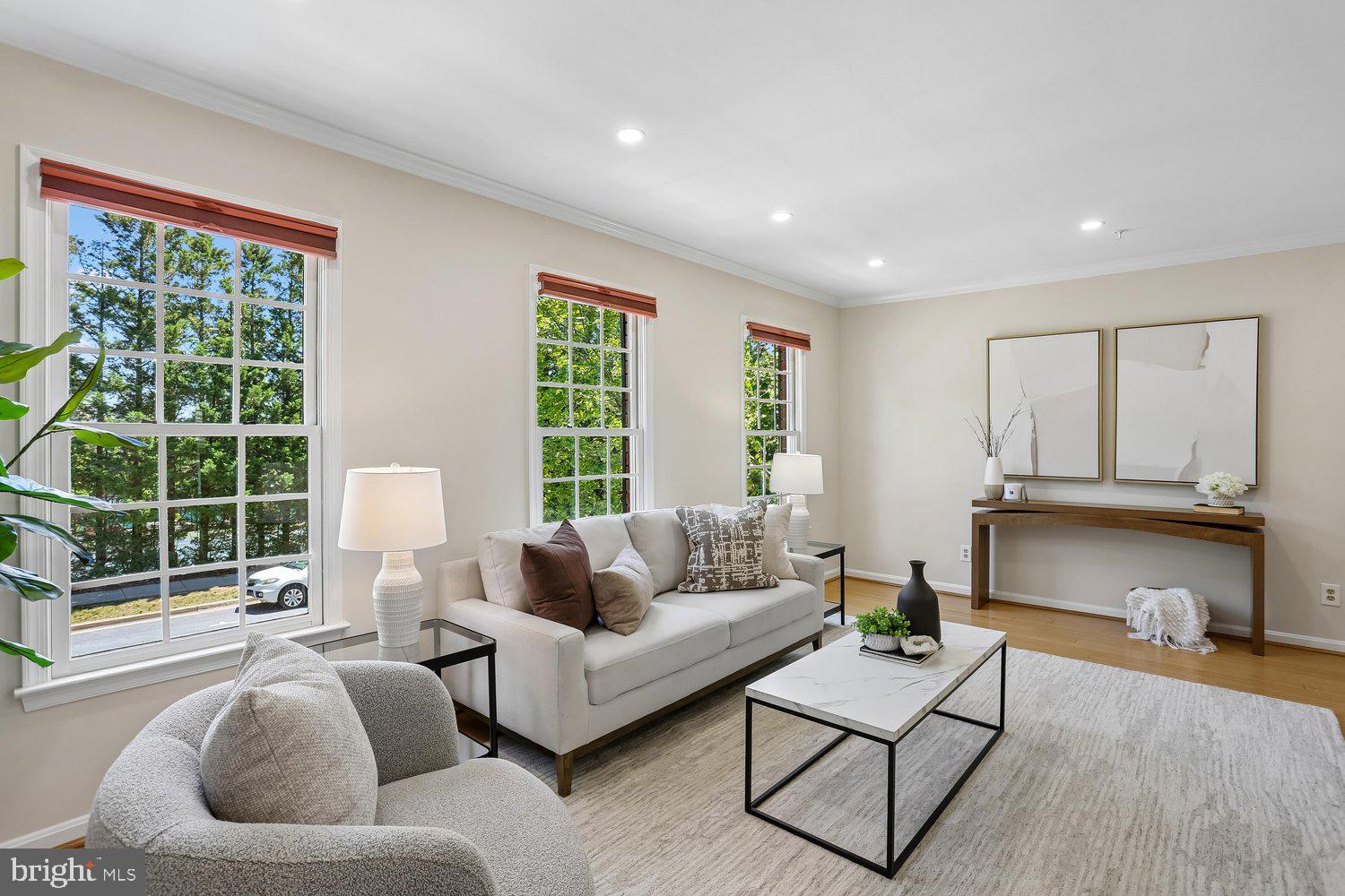 536 TSCHIFFELY SQUARE ROAD
