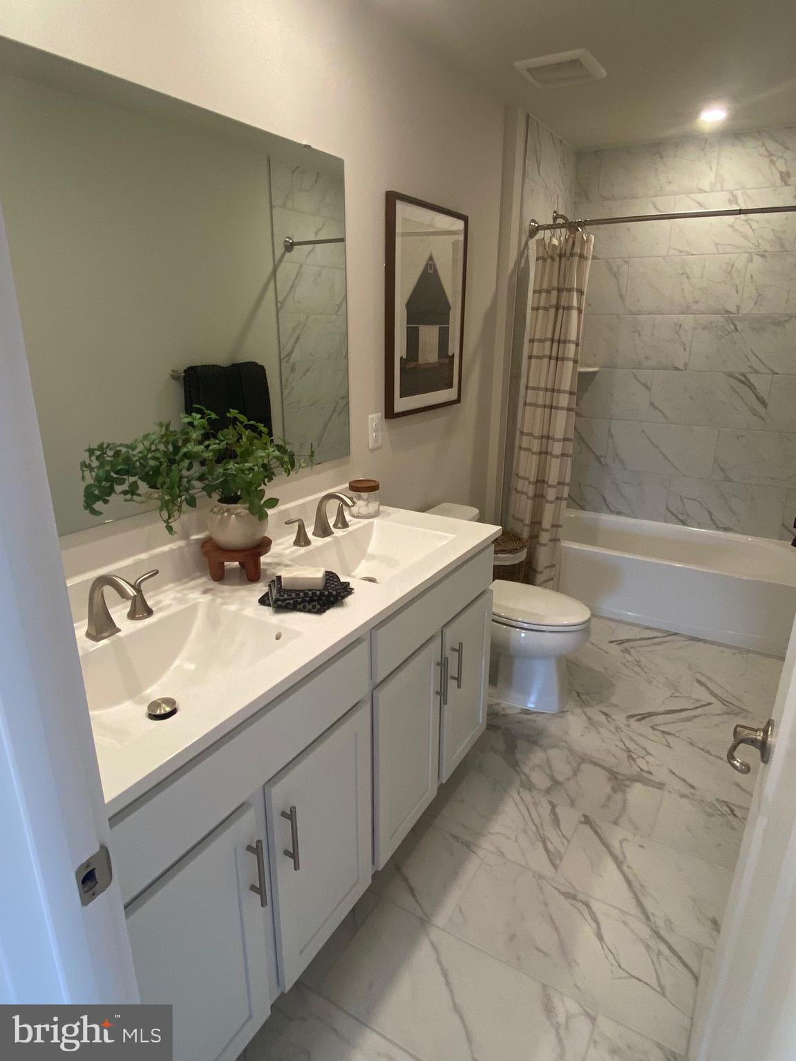 HUNTWELL WEST - Residential