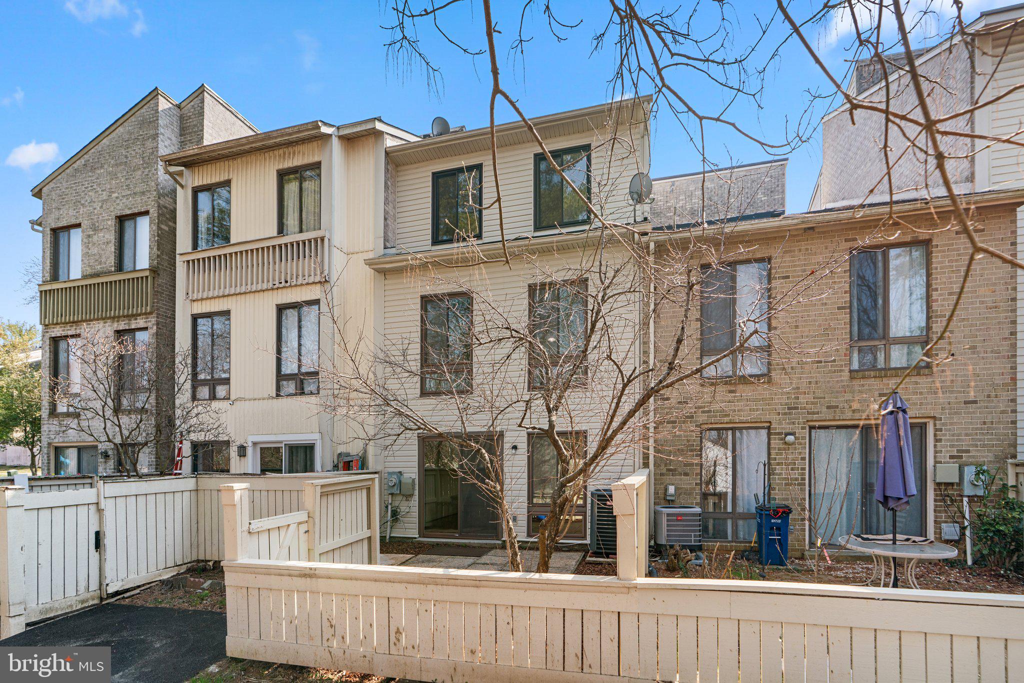 CLUBSIDE - Residential