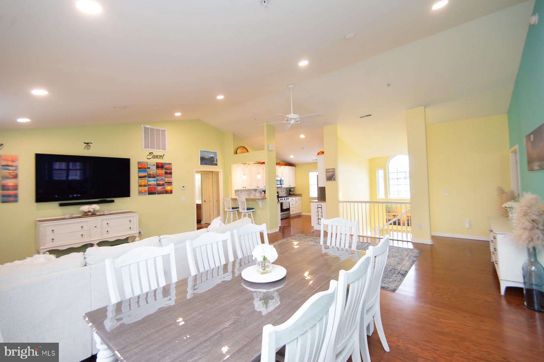 WOODS COVE - Residential