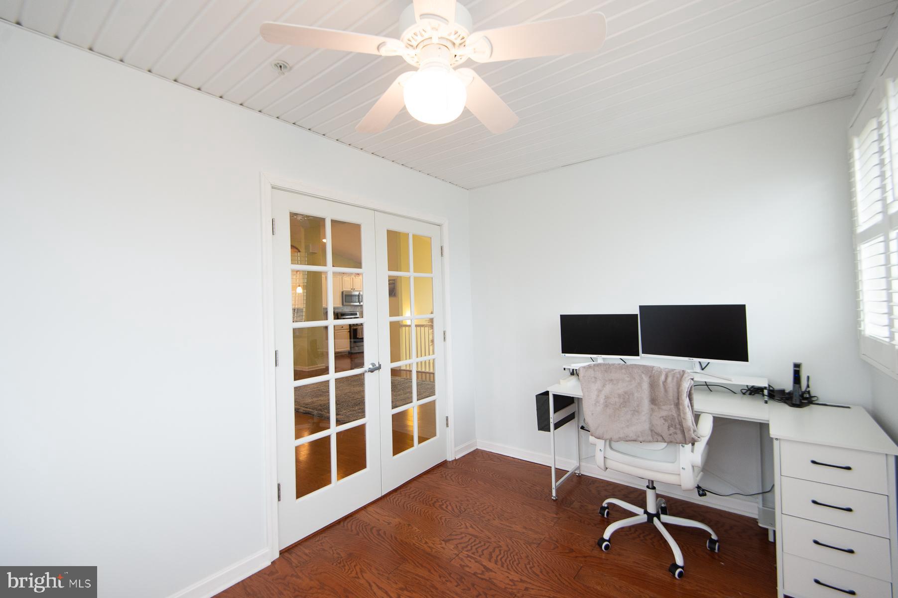 WOODS COVE - Residential