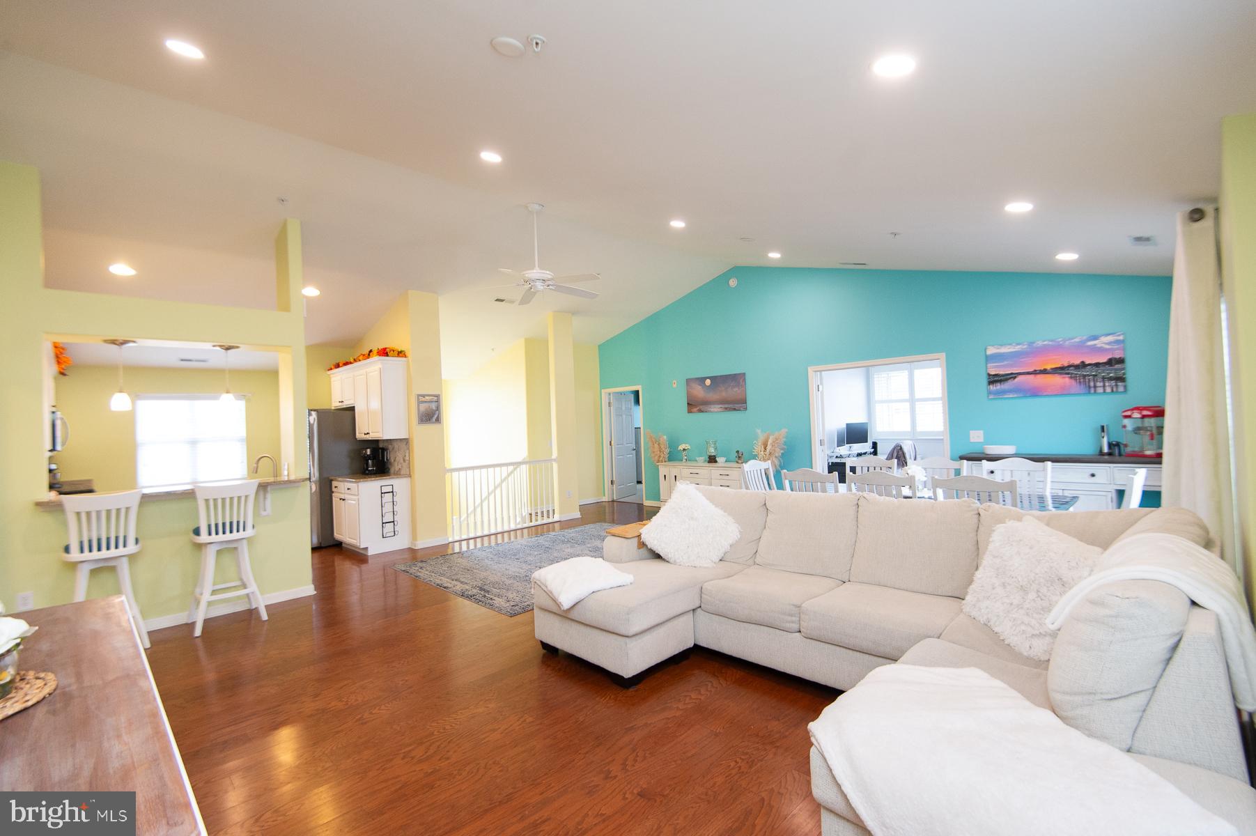 WOODS COVE - Residential