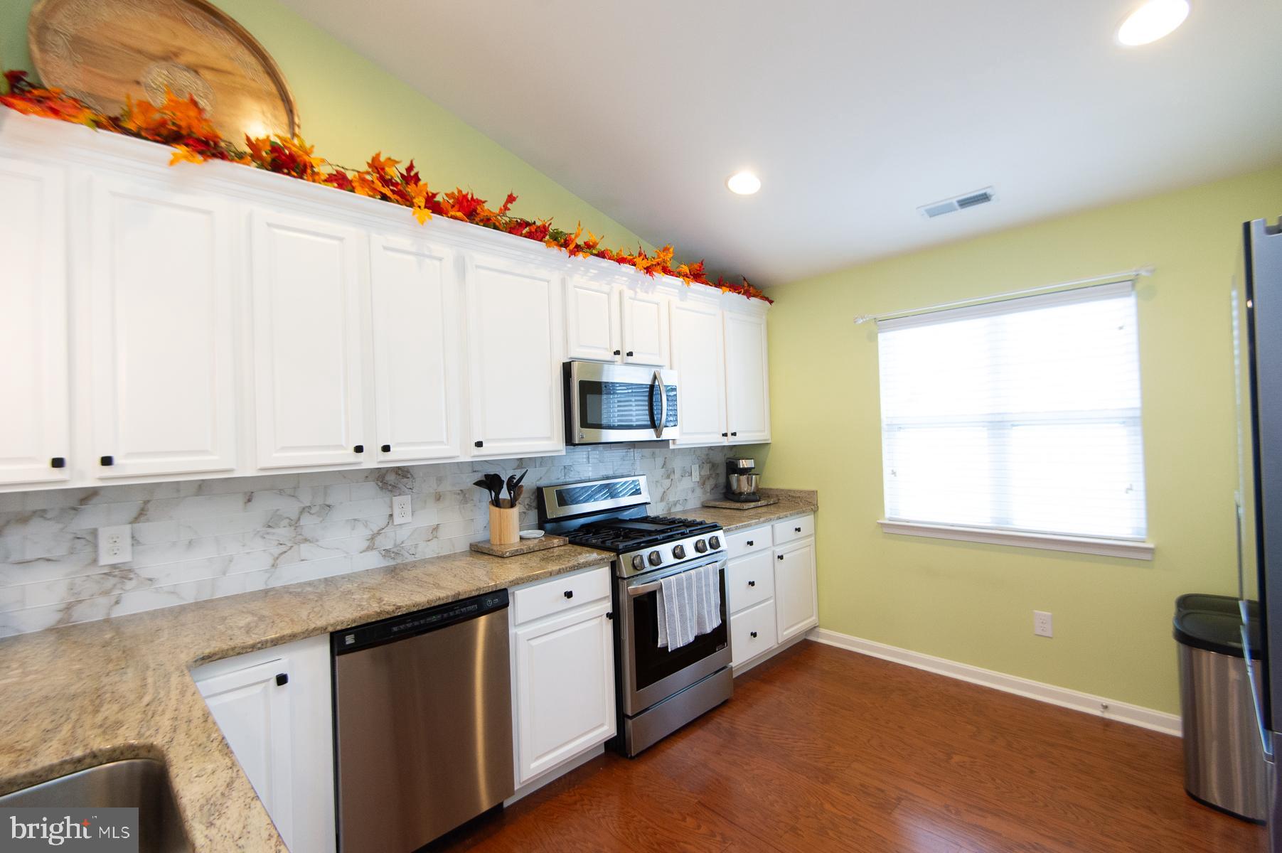 WOODS COVE - Residential