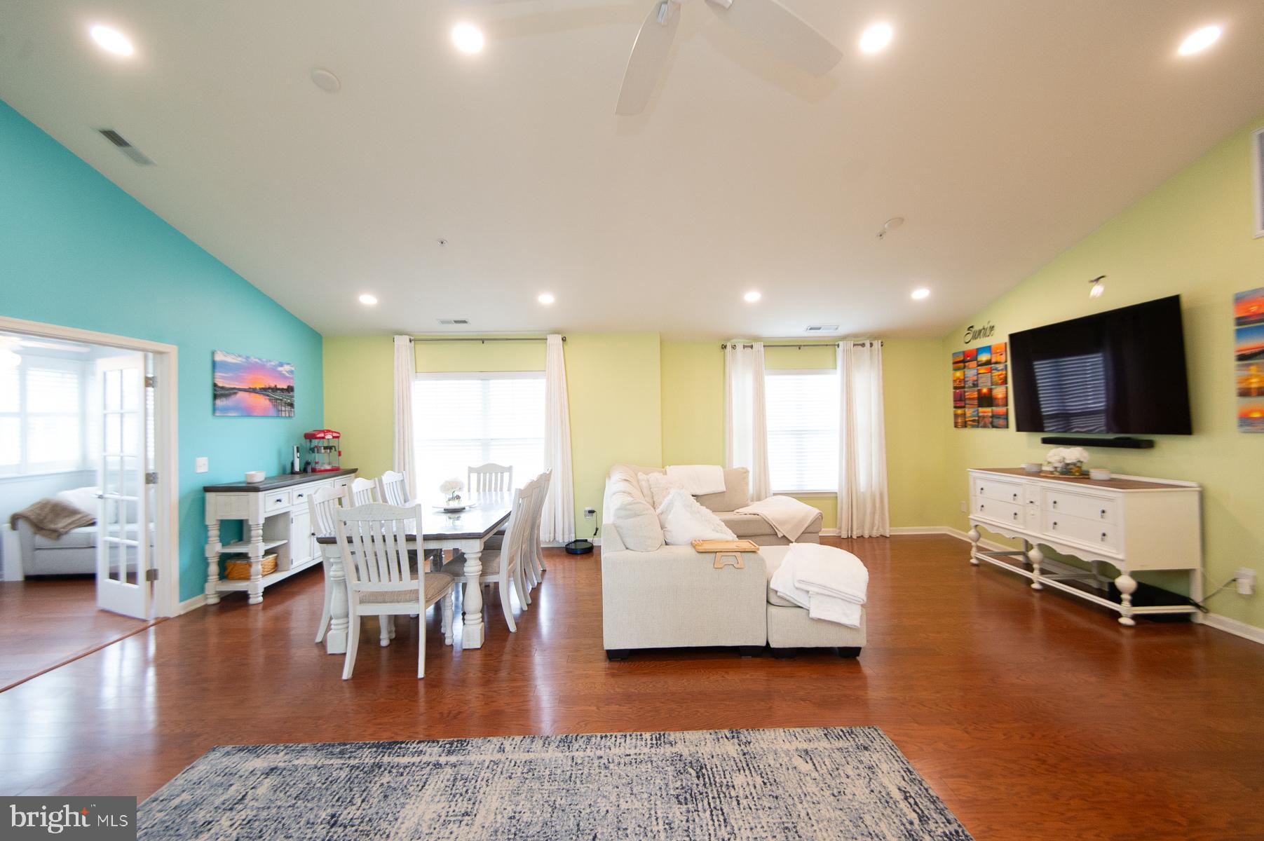 WOODS COVE - Residential