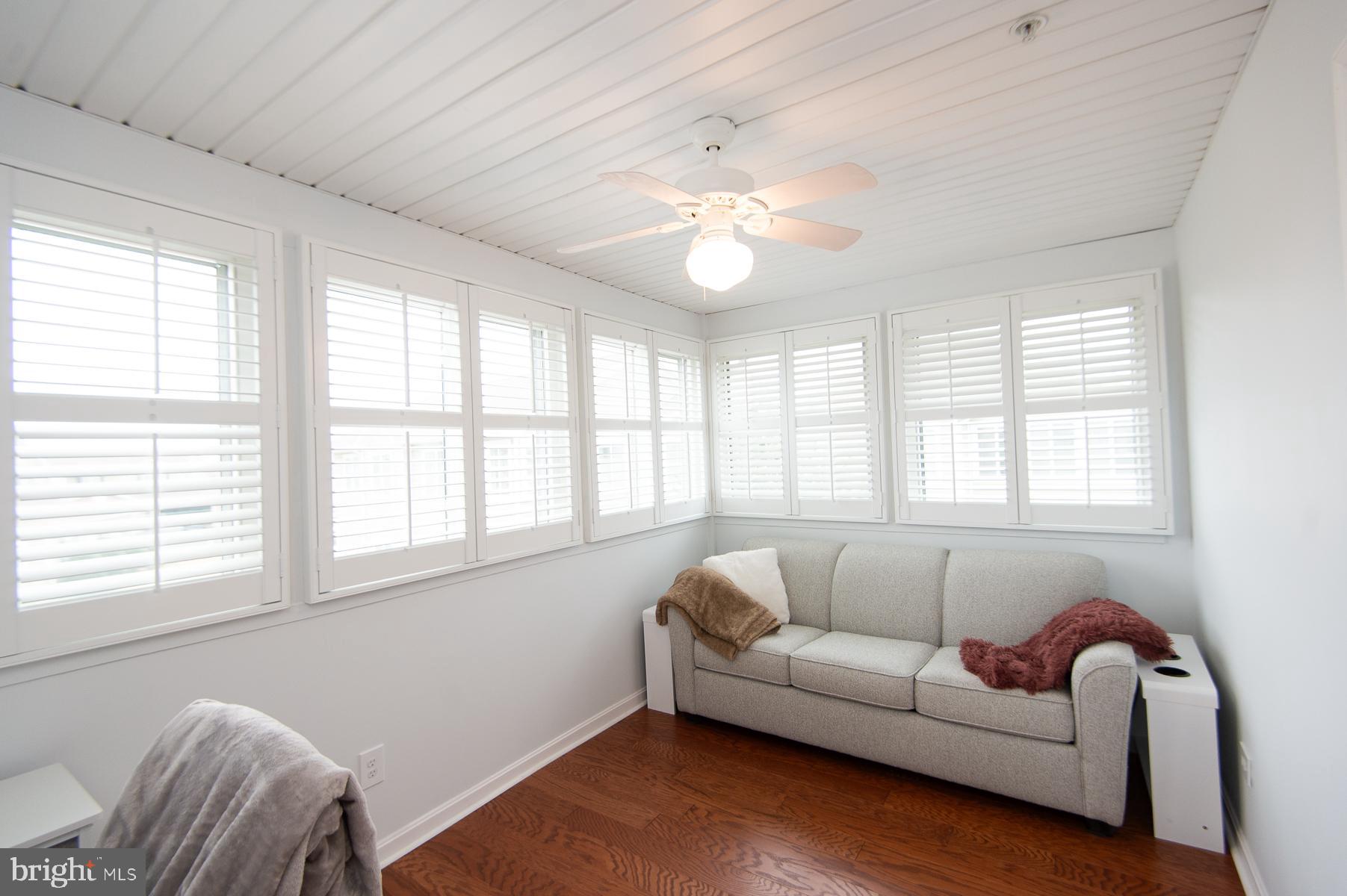 WOODS COVE - Residential