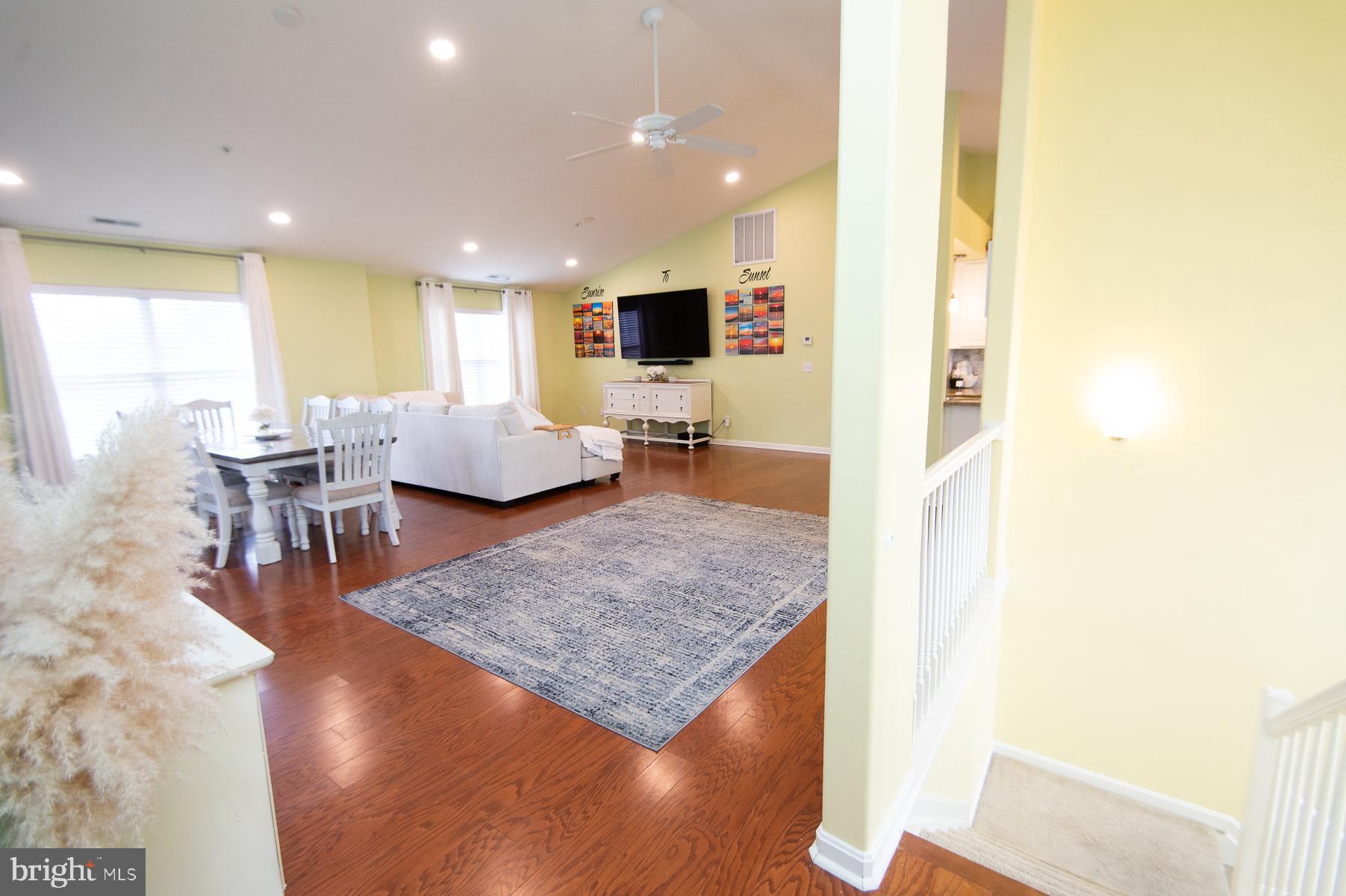 WOODS COVE - Residential