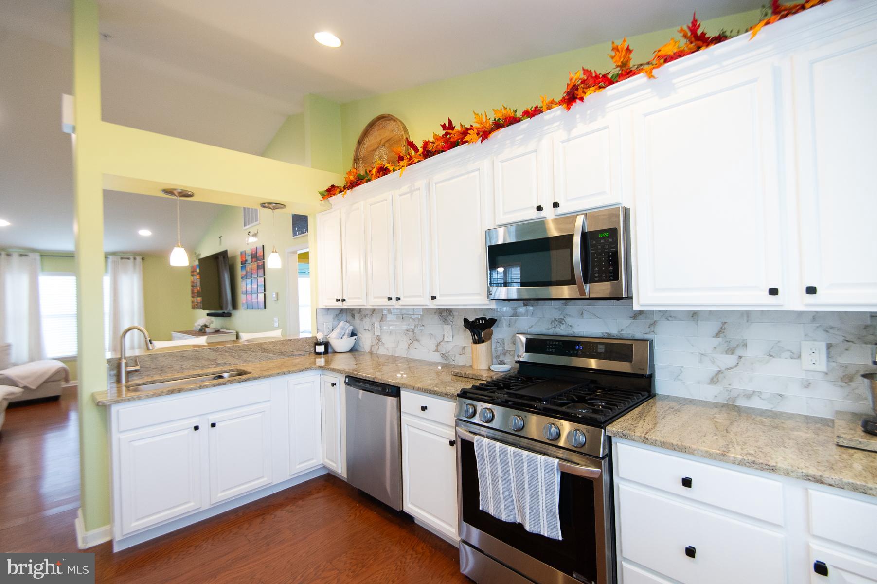 WOODS COVE - Residential