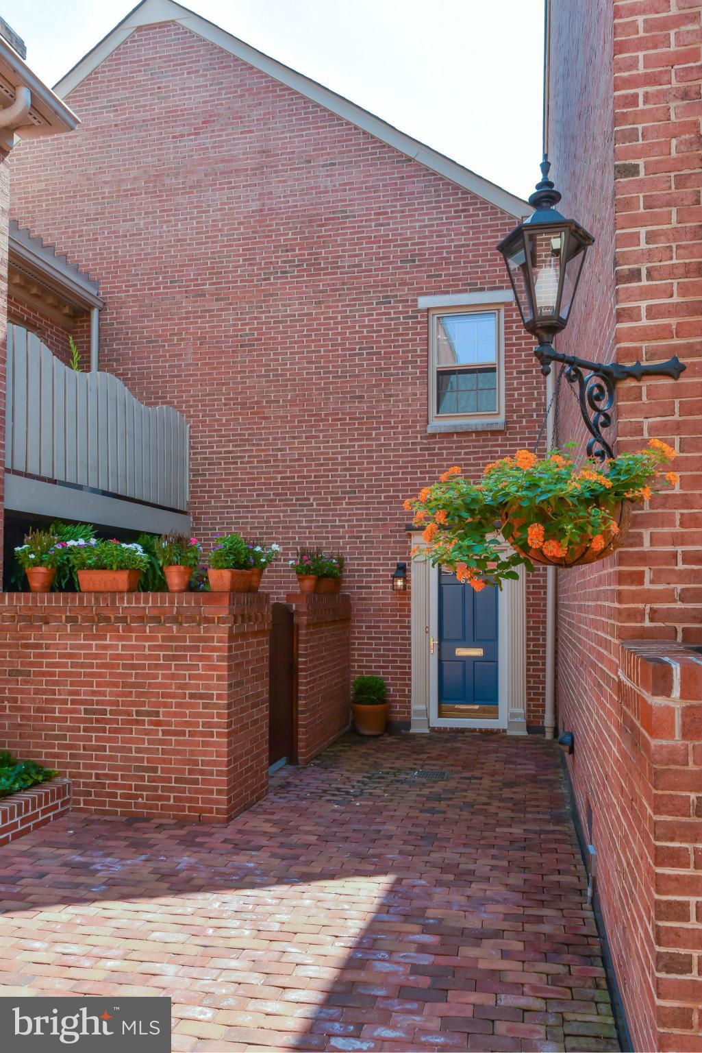 WASHINGTON SQUARE - Residential Lease