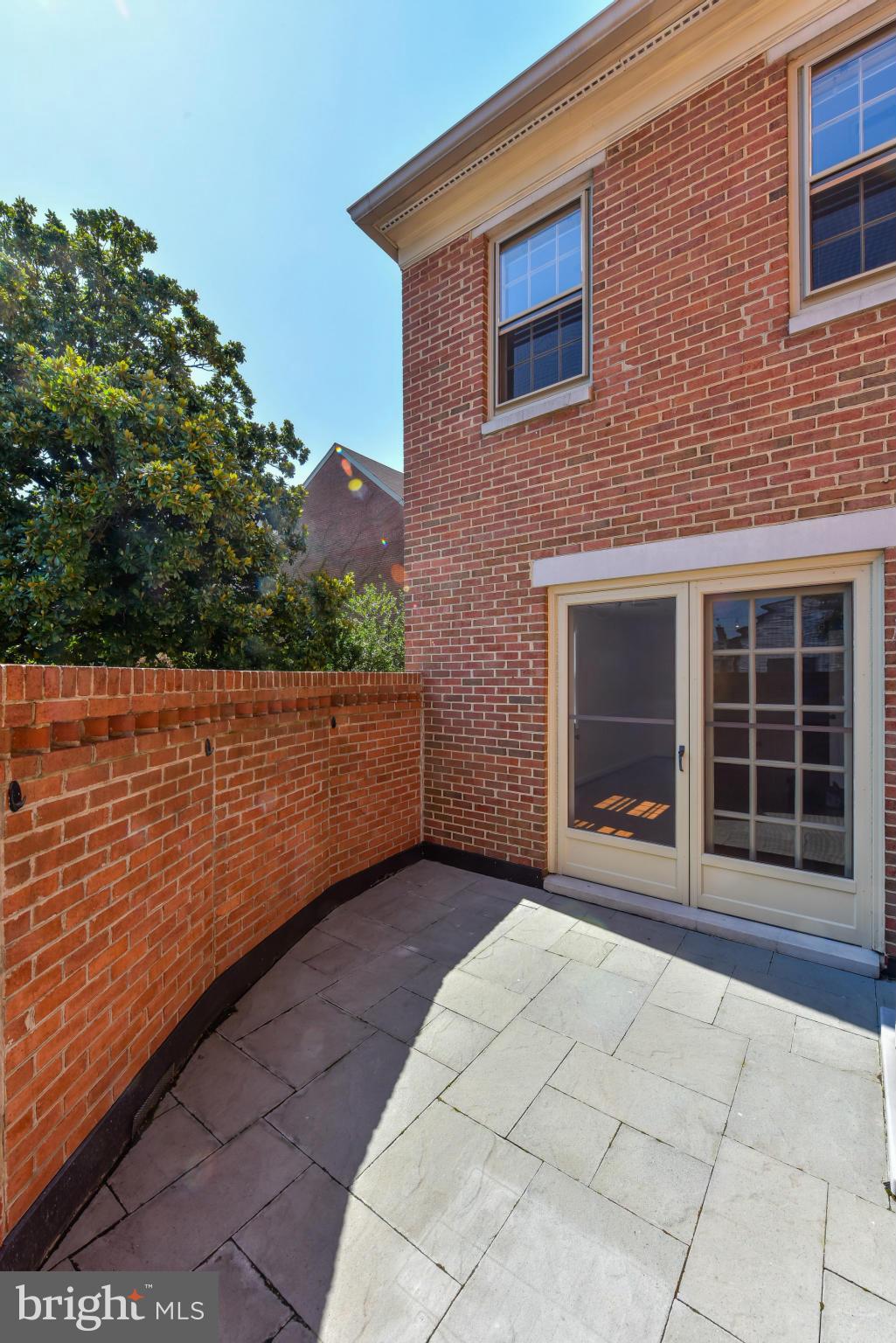 WASHINGTON SQUARE - Residential Lease