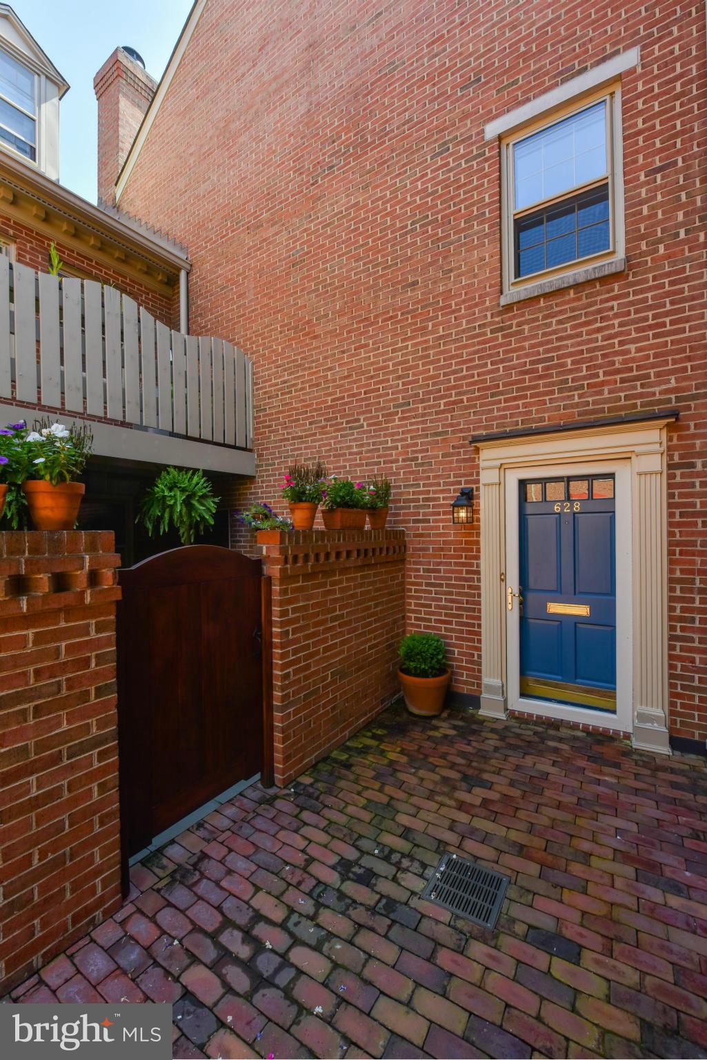 WASHINGTON SQUARE - Residential Lease