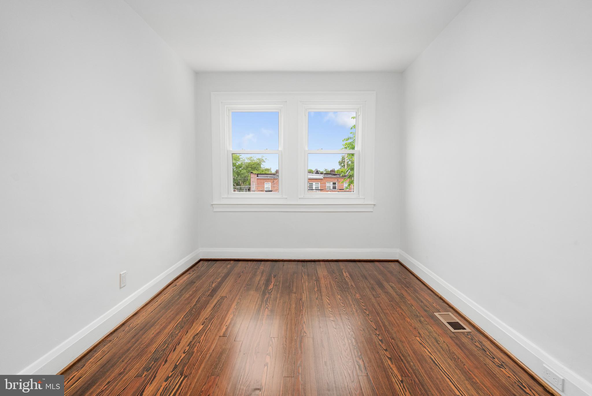 DUNDALK MANOR - Residential