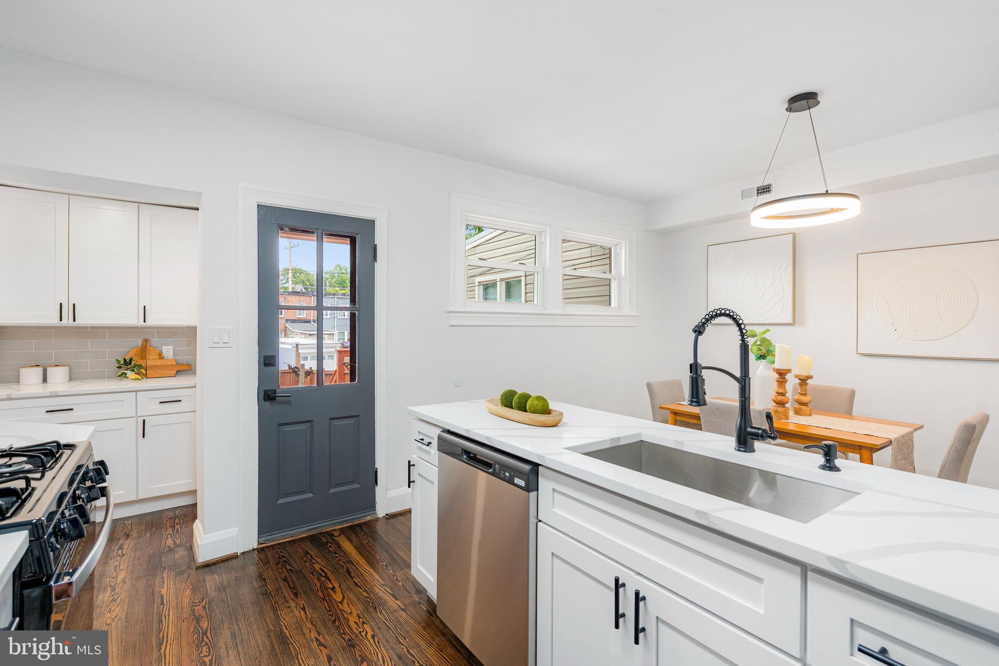 DUNDALK MANOR - Residential