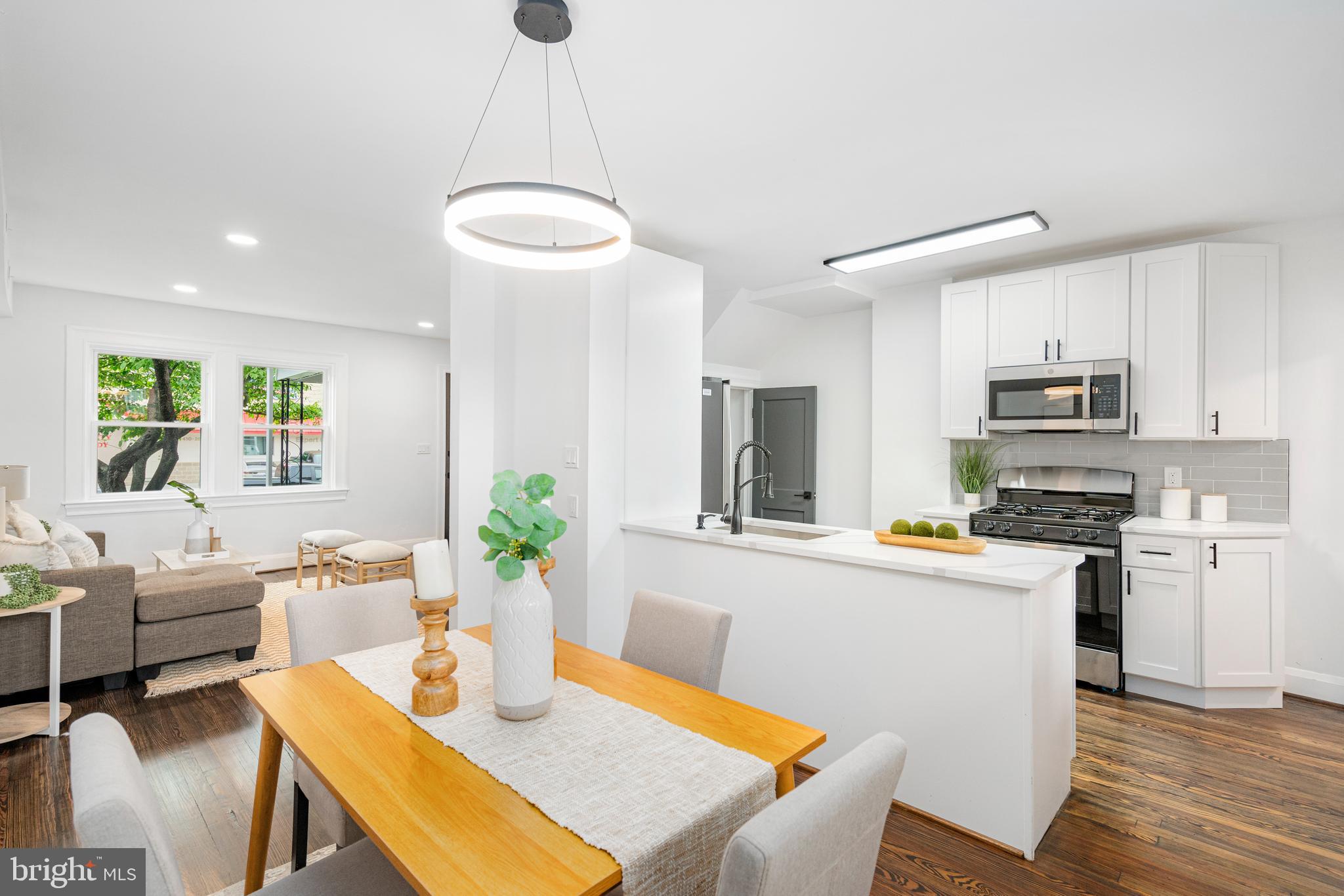 DUNDALK MANOR - Residential