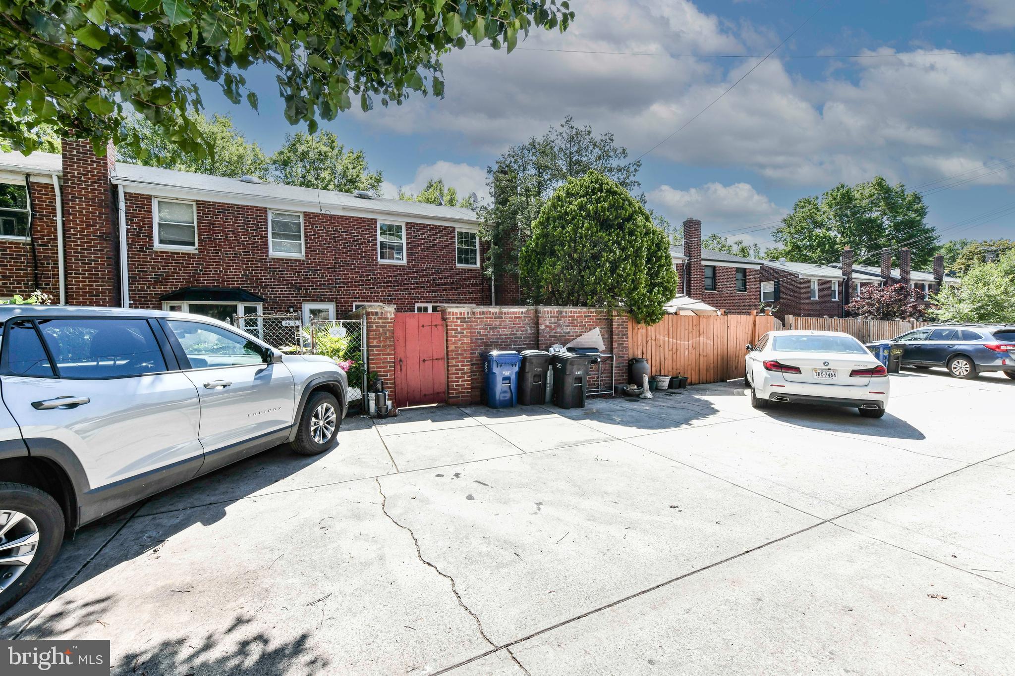 WARWICK VILLAGE - Residential Lease