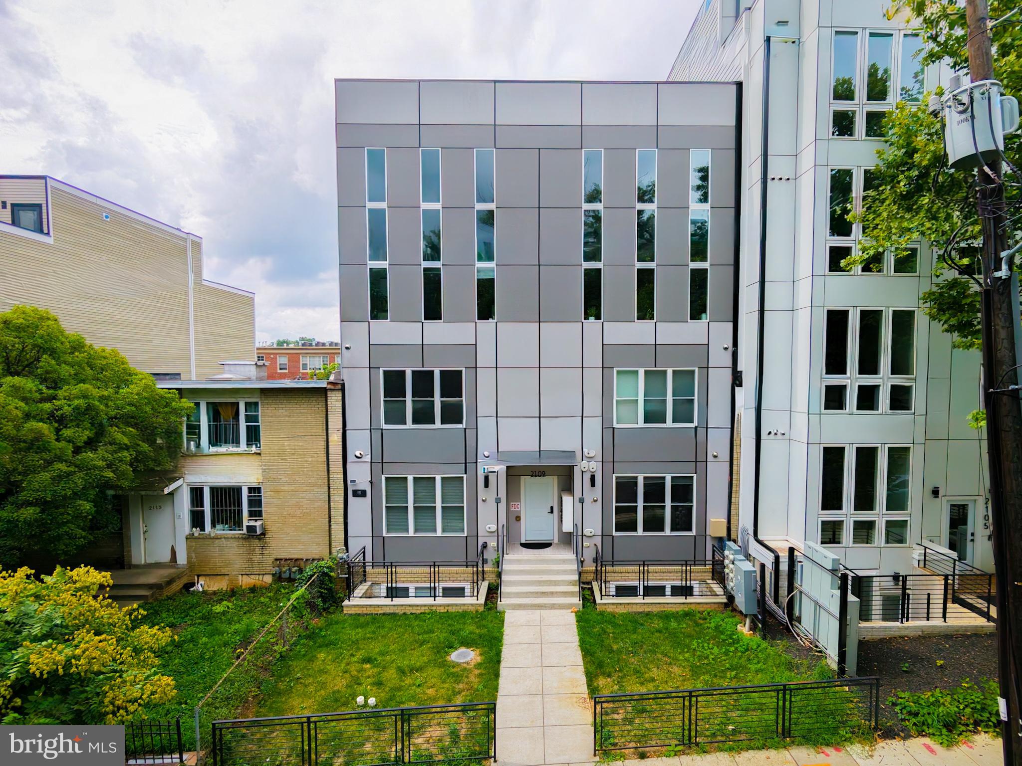 2109 M STREET NE 4