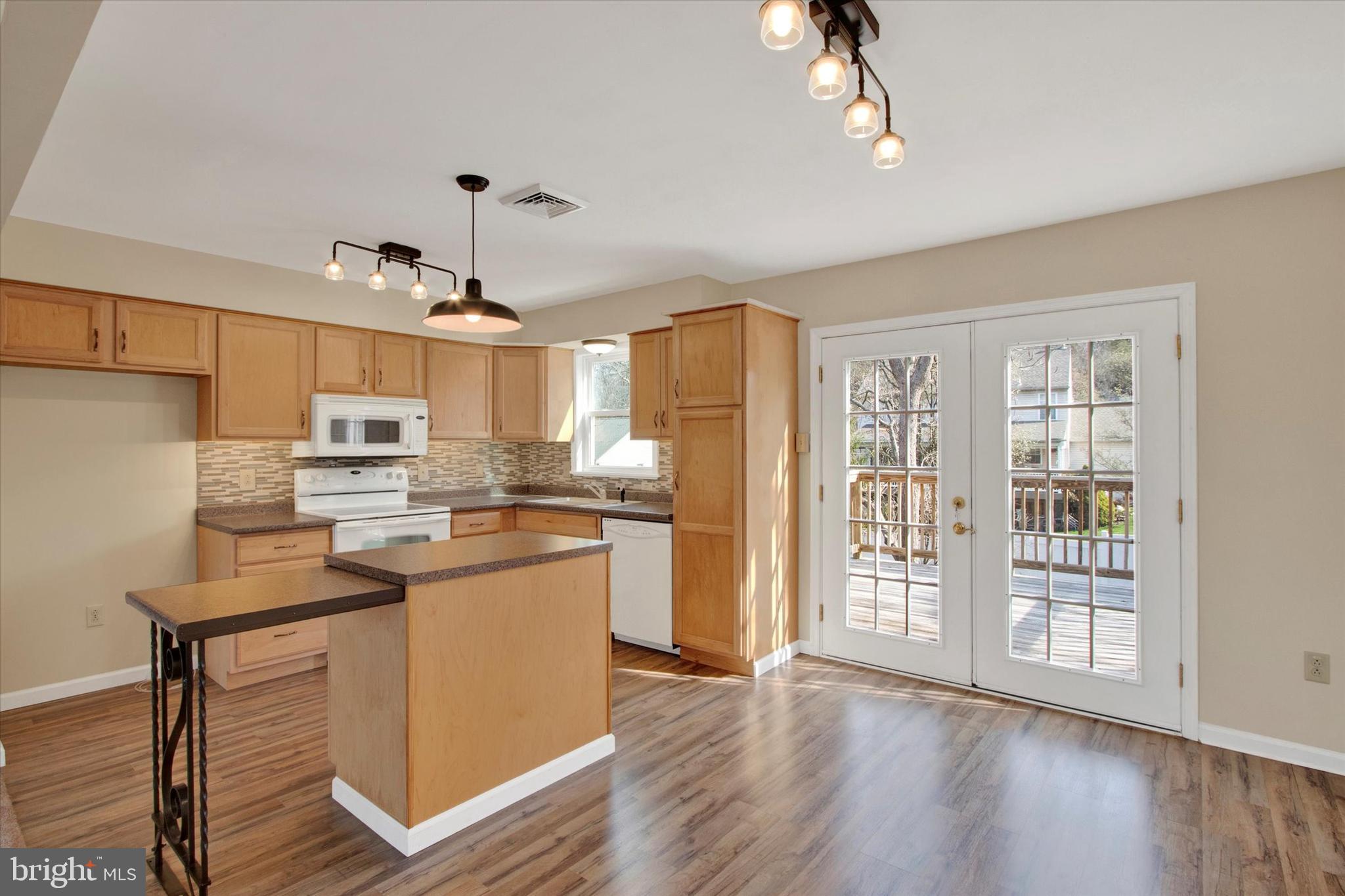 PINE KNOLL - Residential