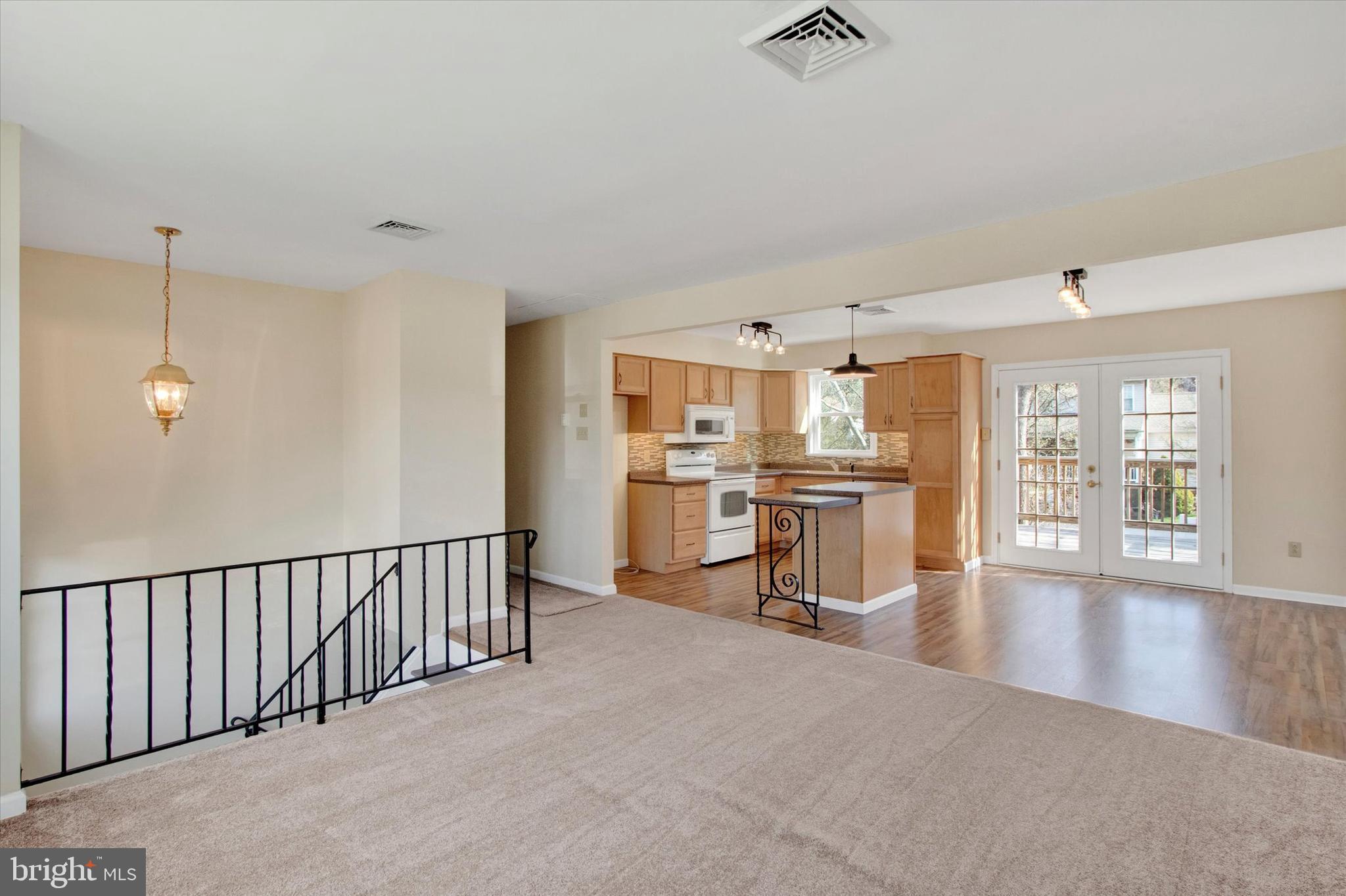 PINE KNOLL - Residential