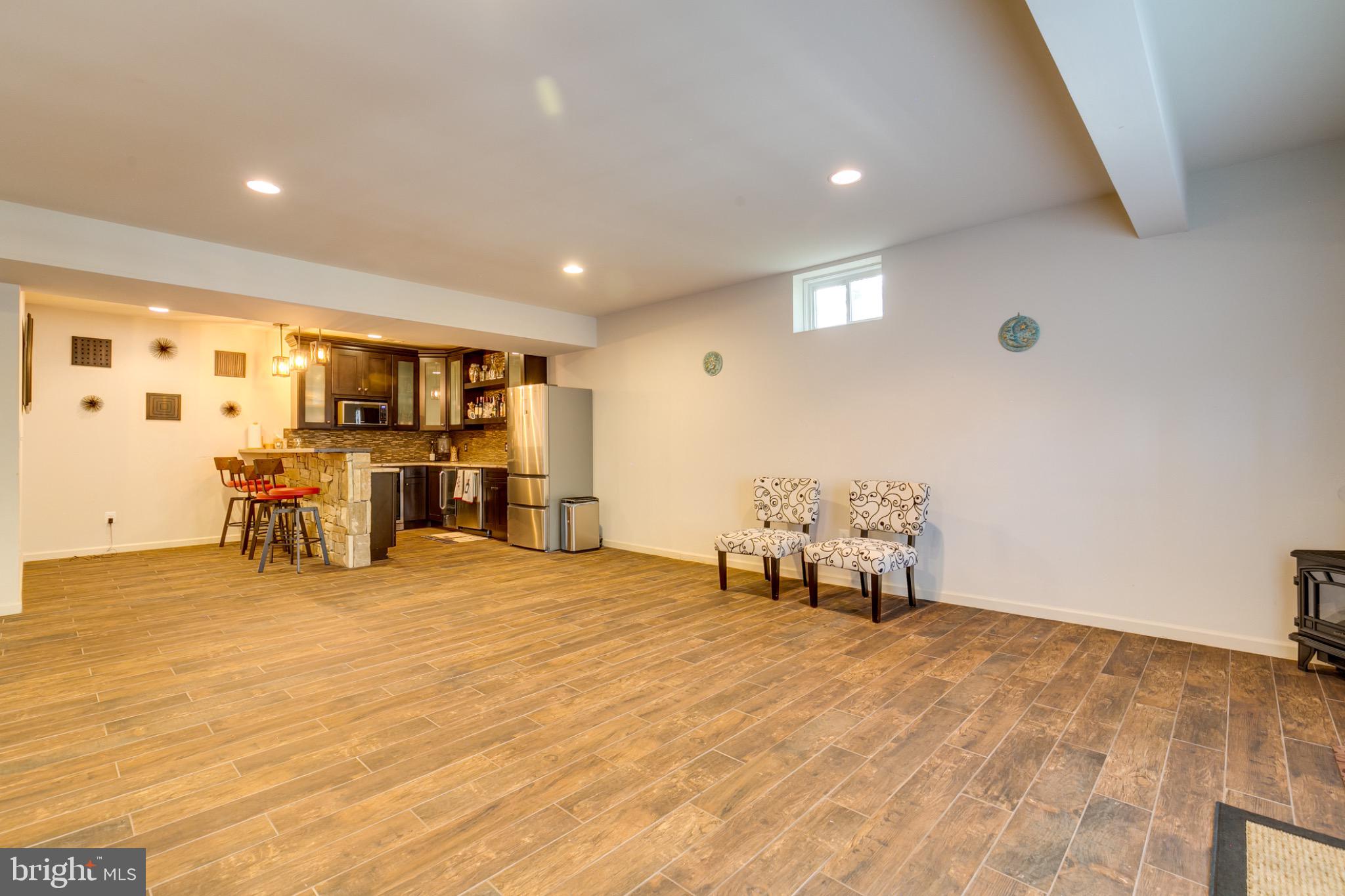 BRAMBLETON LANDBAY 3 - Residential Lease