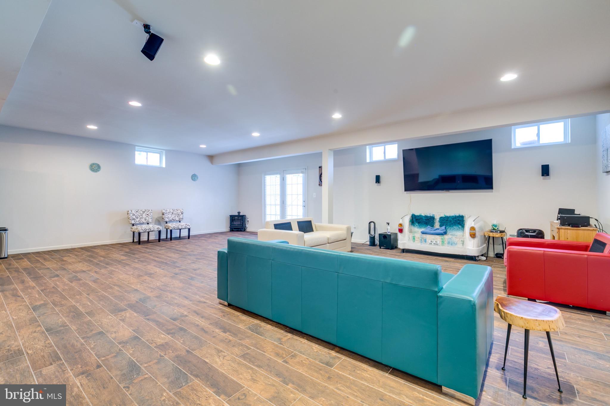 BRAMBLETON LANDBAY 3 - Residential Lease