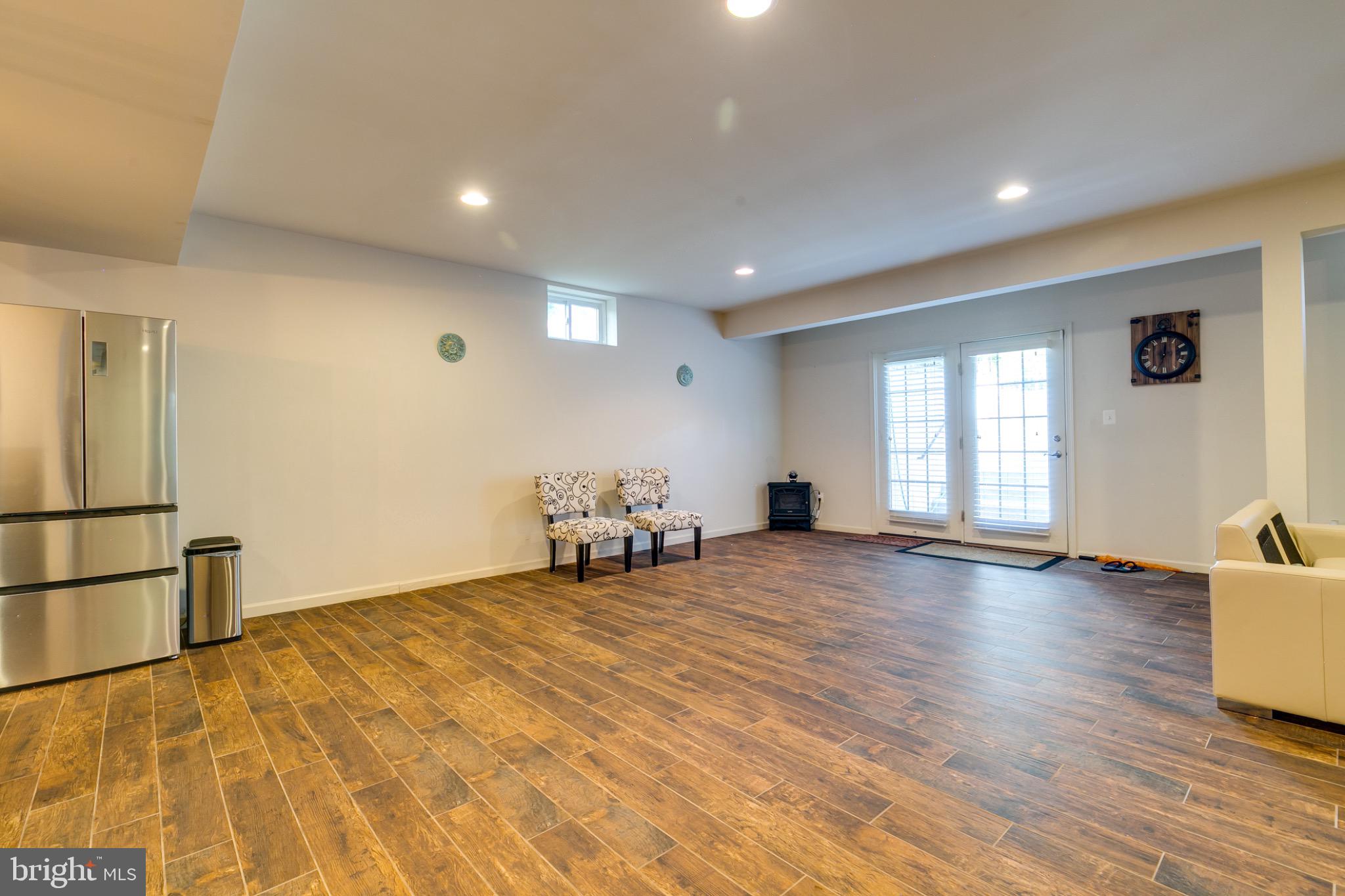 BRAMBLETON LANDBAY 3 - Residential Lease